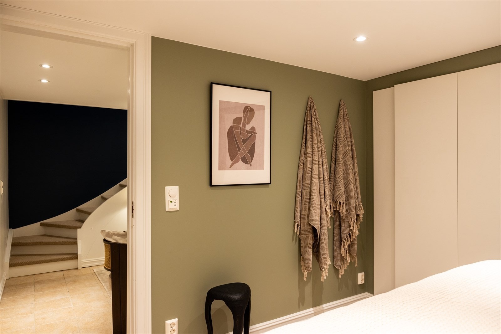 - Romslig soverom i kjelleretasjen - Galleribilde