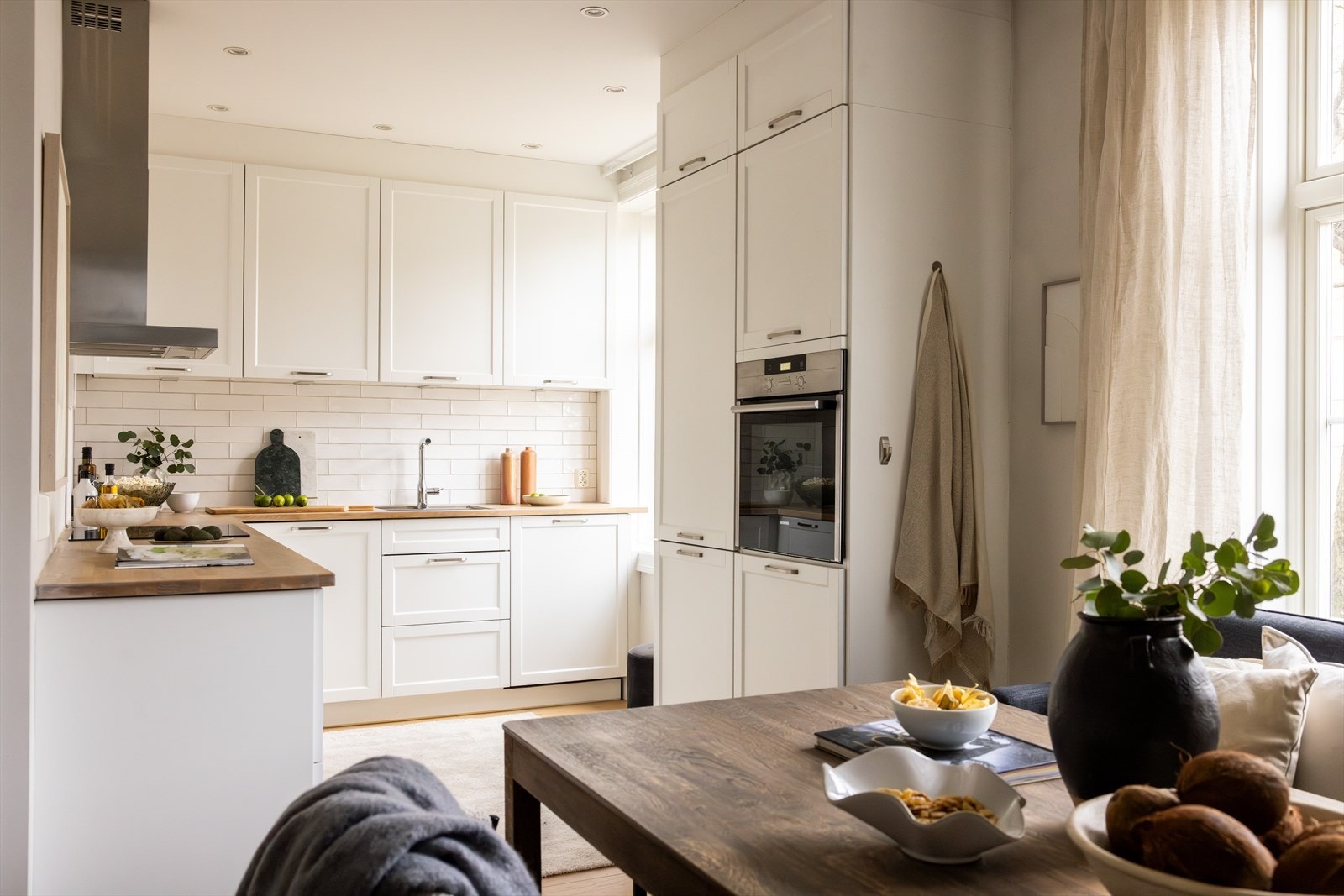 - KVIK-kjøkken fra 2017 med åpen løsning mot stuen - Galleribilde