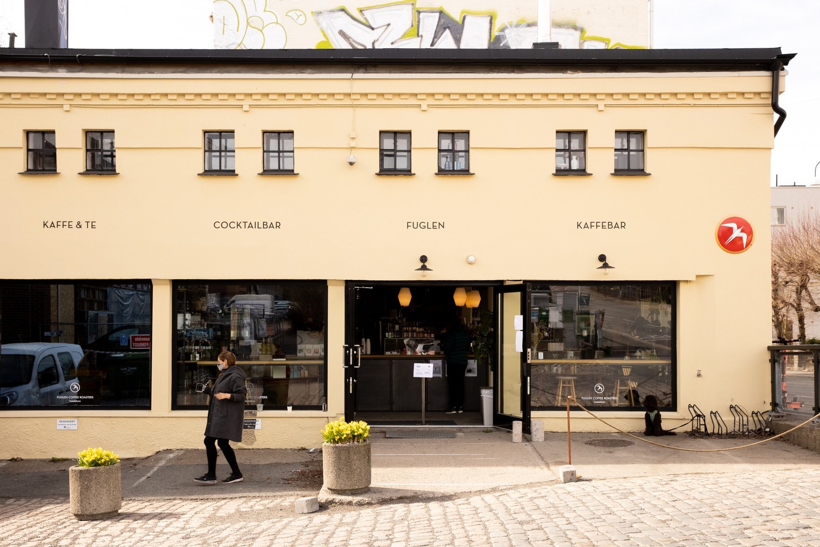 Fuglen, kombinert kaffebrenneri og kafé. Galleribilde