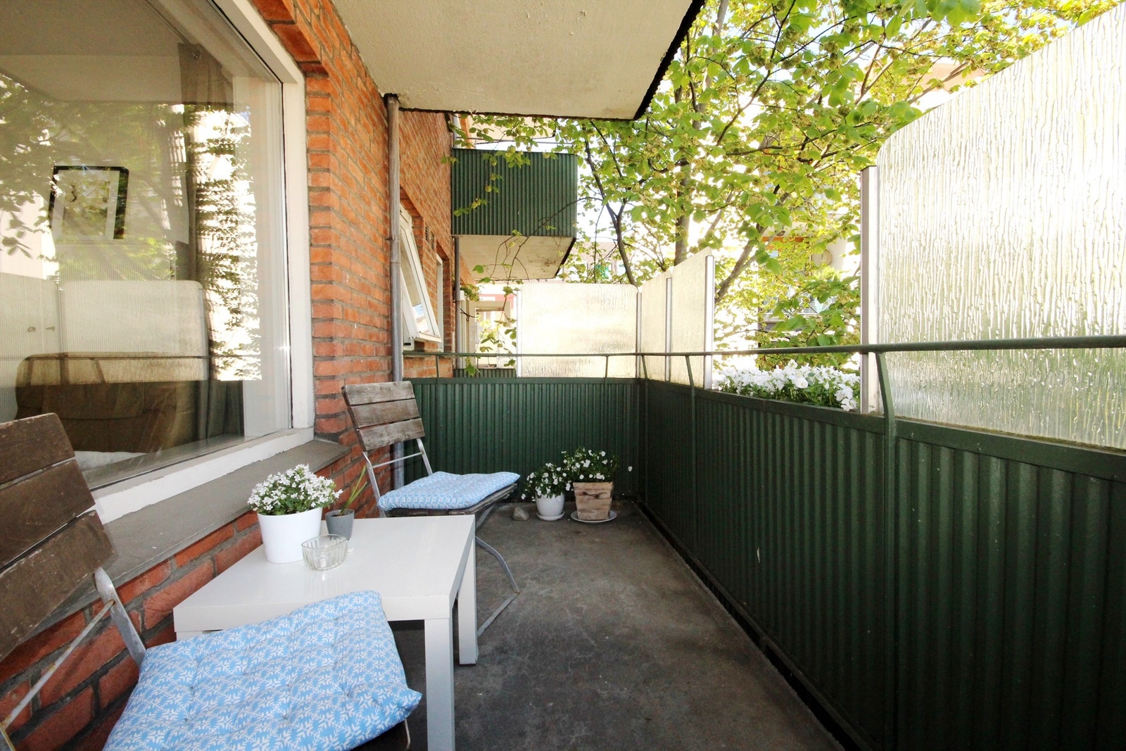 Hyggelig balkong i meget stille område Galleribilde