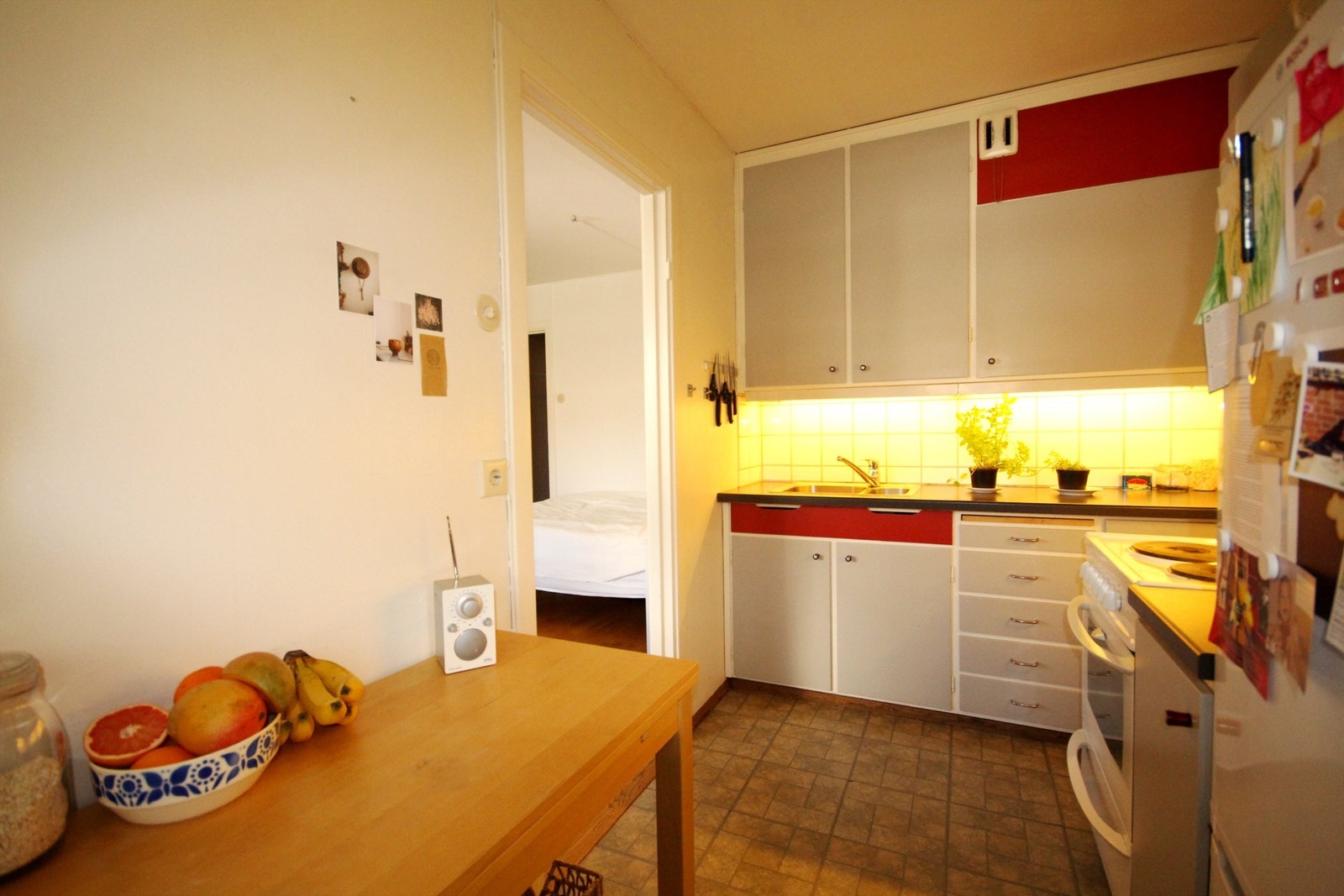 Kjøkkenet tilbyr godt med skapplass Galleribilde