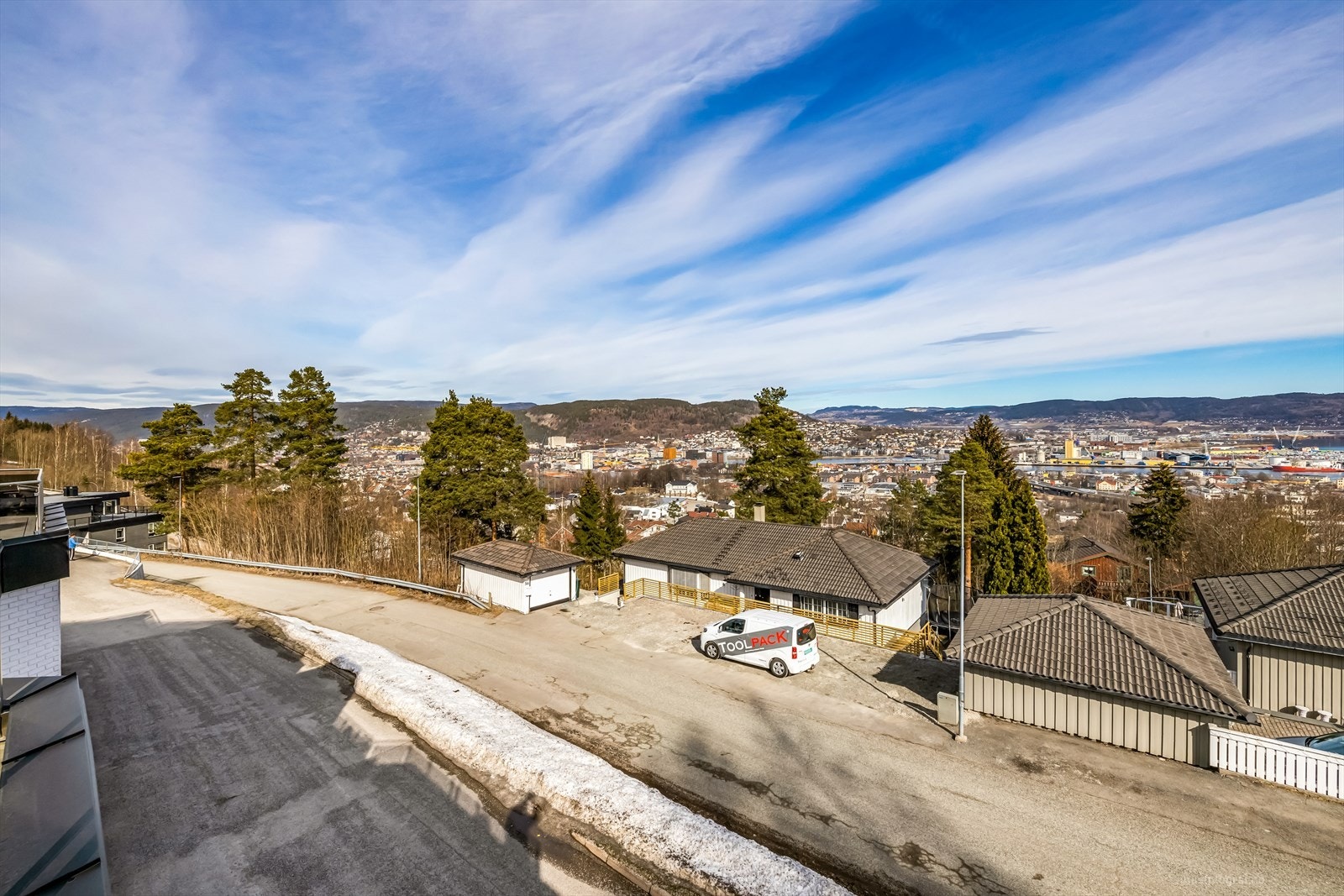 Dette er en stor terrasseleilighet med nydelig panoramautsikt. Galleribilde