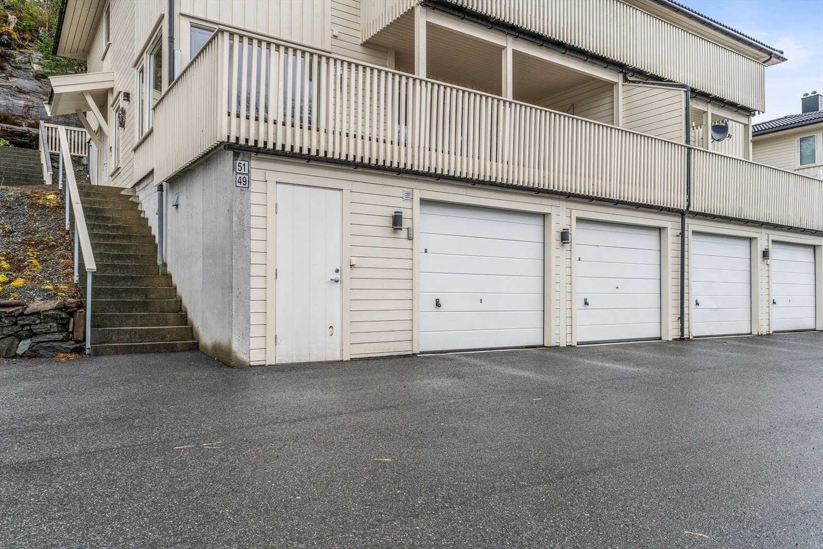 Meget praktisk med garasjeplass i underetasje! Galleribilde