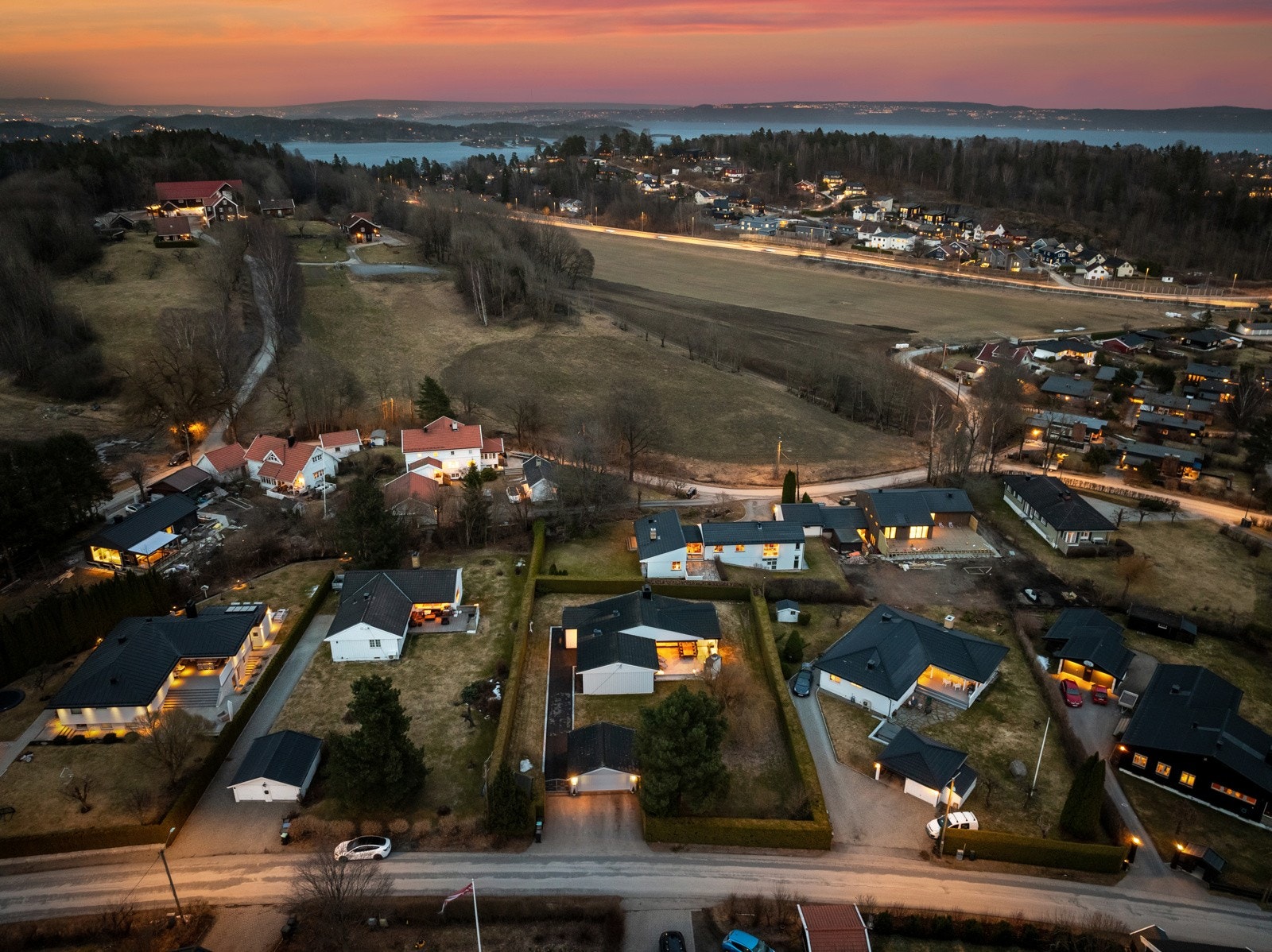 Området har et bredt utvalg av servicetilbud, gode kollektivforbindelser og nærhet til flotte rekreasjonsområder Galleribilde