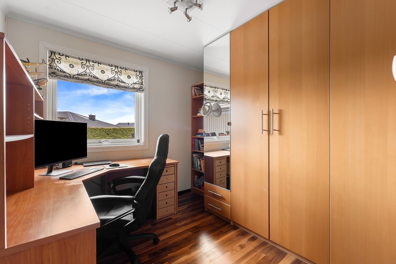 Rommene har fler møbleringsmuligheter og passer perfekt som både barnerom, gjesterom eller kontor Galleribilde