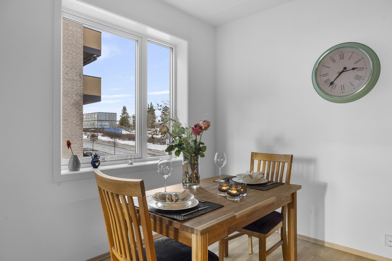 Rikelig med plass til spisebord i tilknytning til kjøkken Galleribilde