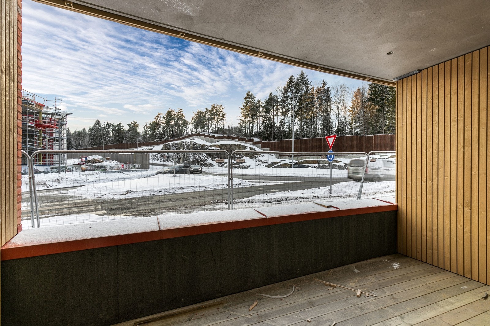 Utgang til flott balkong på 8,3 kvm. Bilde fra leilighet 303 Galleribilde