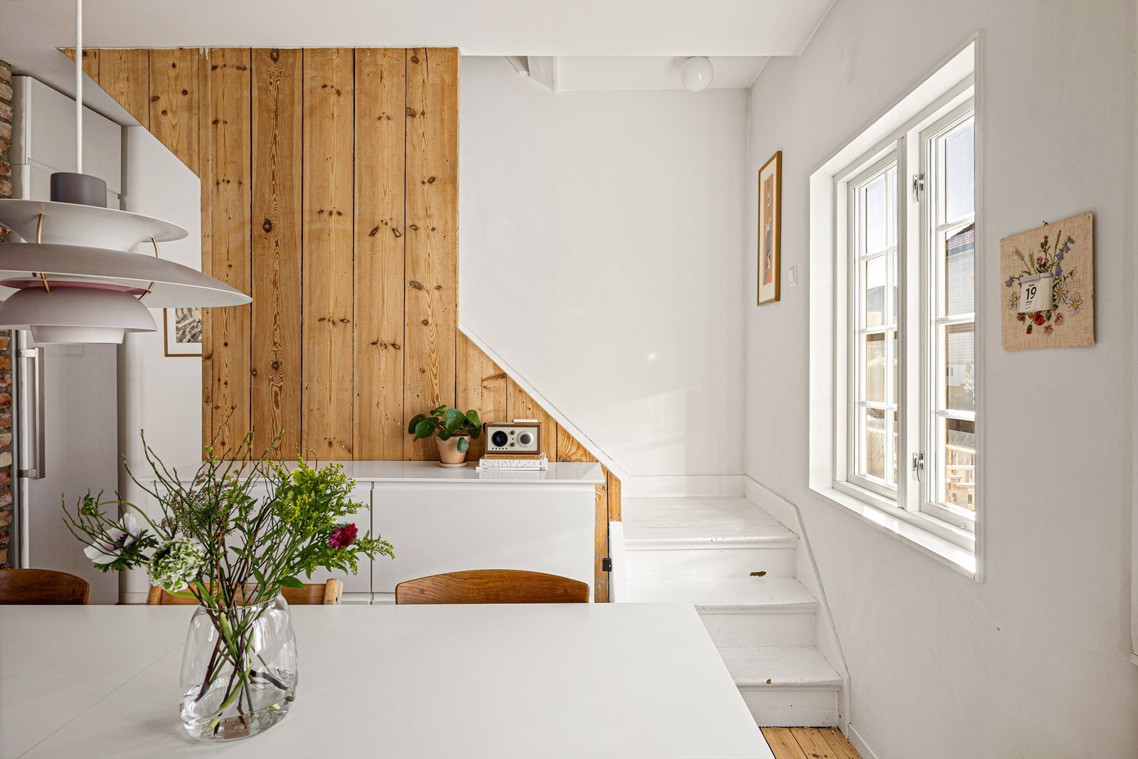 Legg merke til det nydelig tømmeret som eier har fått frem under oppussing. Galleribilde