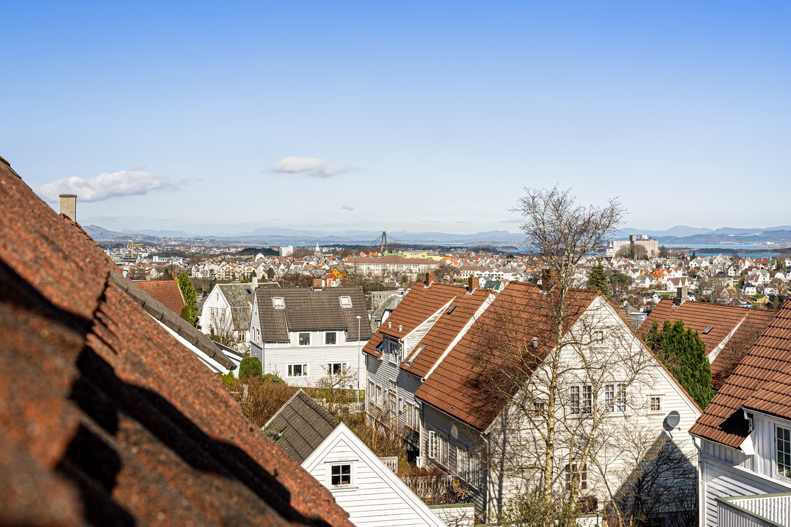Her i vinduet kan man bli stående time etter time, og bare nyte utsikten og de fantastiske omgivelsene denne hagebyen byr på. Galleribilde