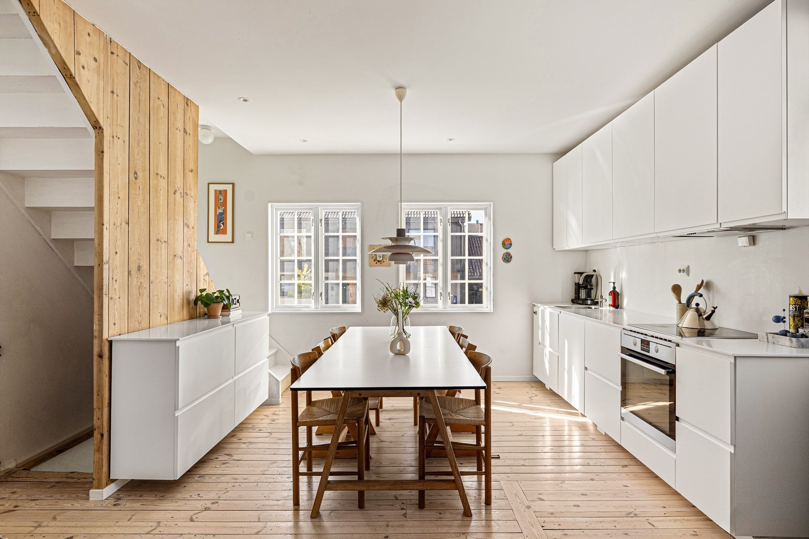 Her er det plass til langbord, perfekt for måltider med familie og venner. Galleribilde