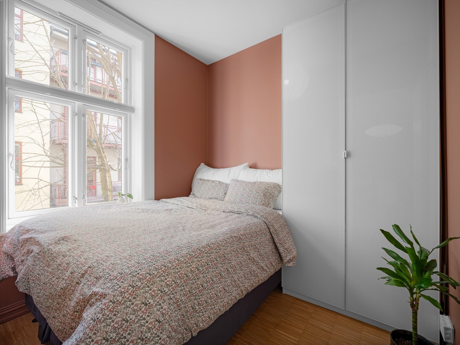 Lett å senke hvilepulsen i disse flotte omgivelsene. Sengen på bildet er 1,40m. Galleribilde