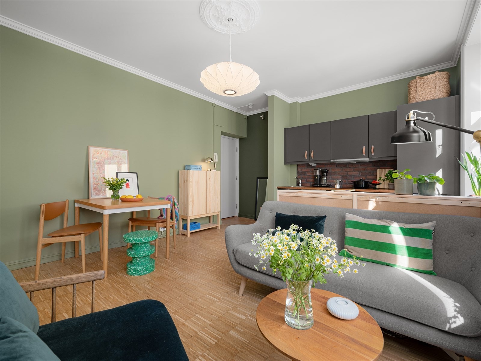 Den store gulvflaten gir flere møbleringsmuligheter. Galleribilde