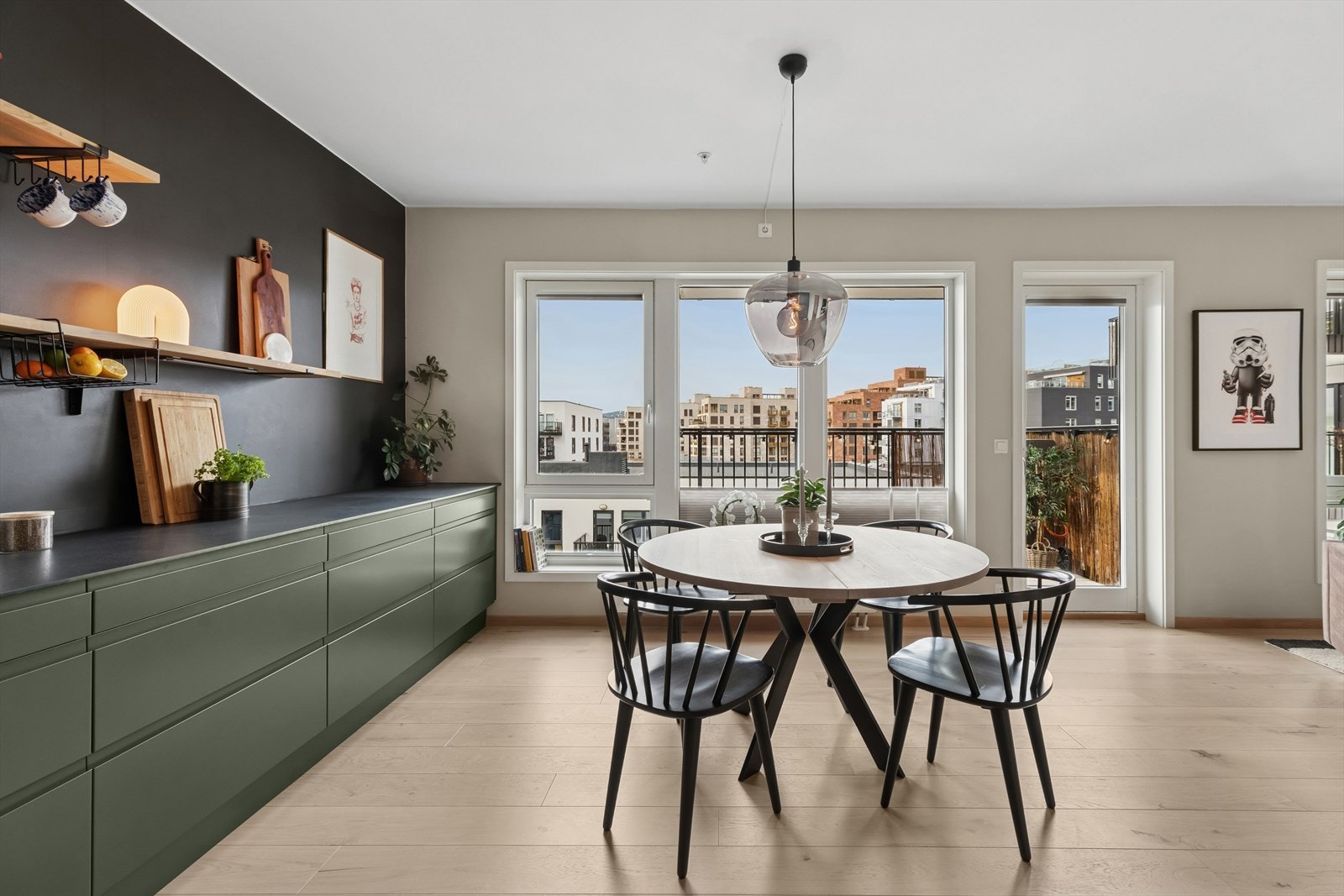 Nyt flott utsikt mot Holmenkollen mens frokosten nytes Galleribilde