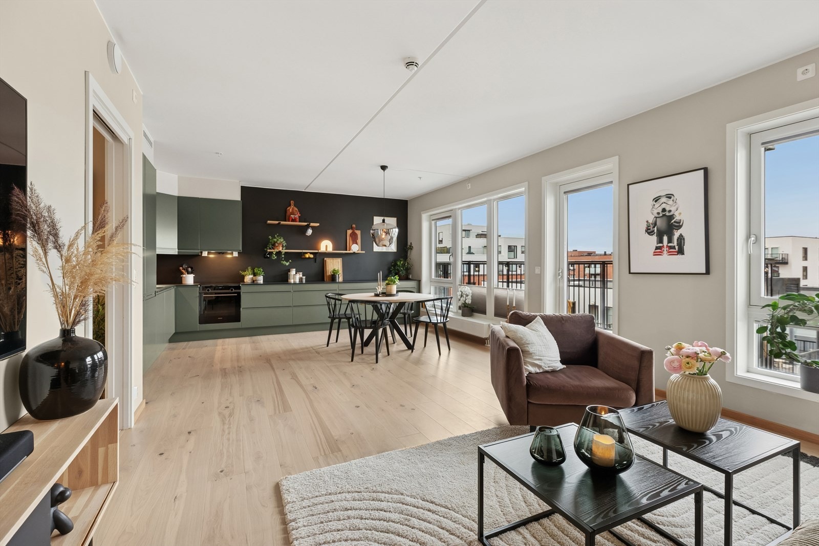 Hele leiligheten har en lekkert 1-stavs parkett Galleribilde