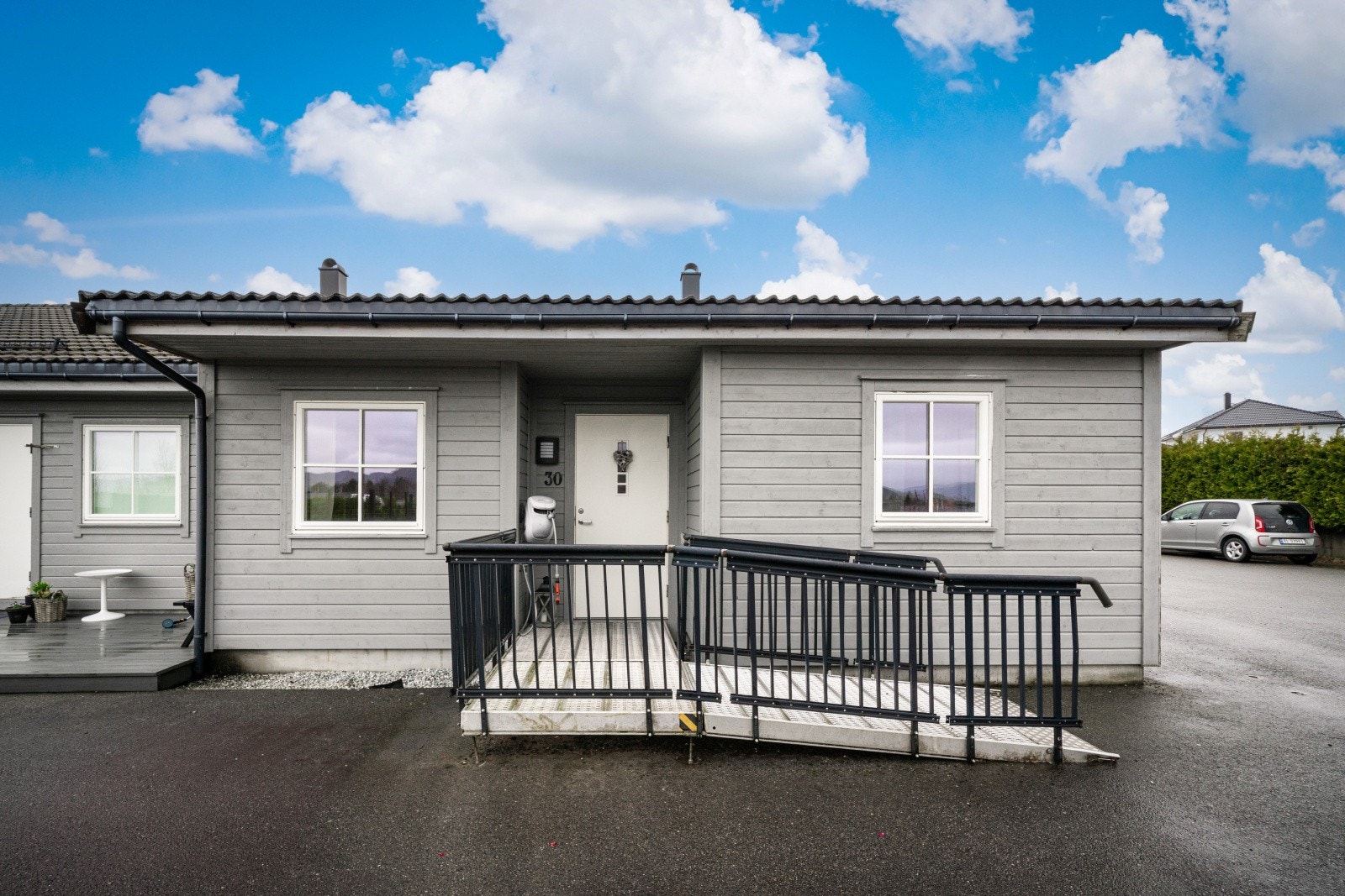 Rampen vil bli fjernet og byttet ut med en enkel trapp Galleribilde