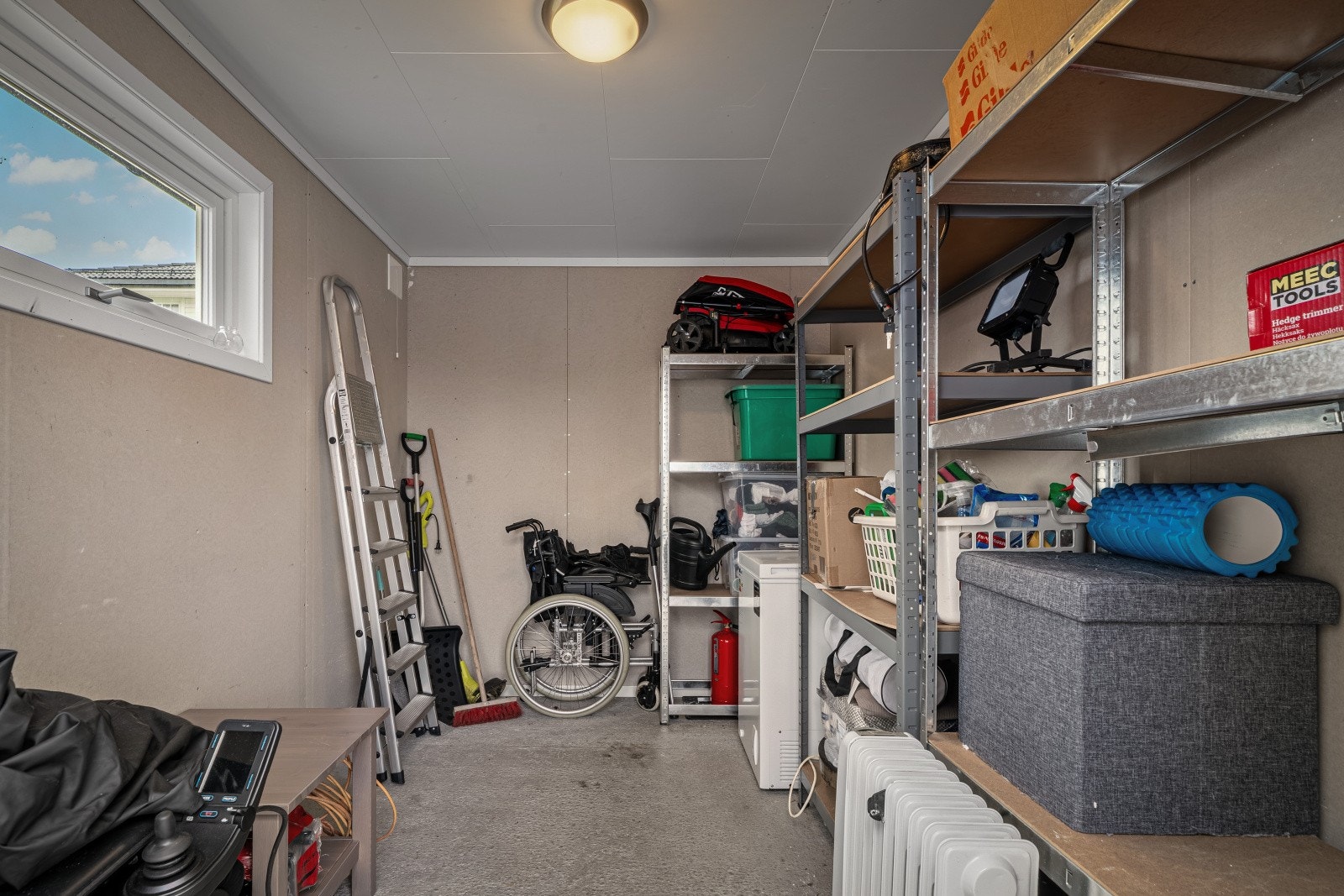 Boden måler 7 kvm, perfekt for oppbevaring av sesongartikler Galleribilde