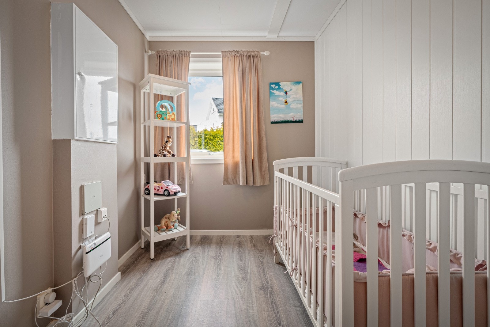 Innvendig bod som i dag er innredet som soverom Galleribilde