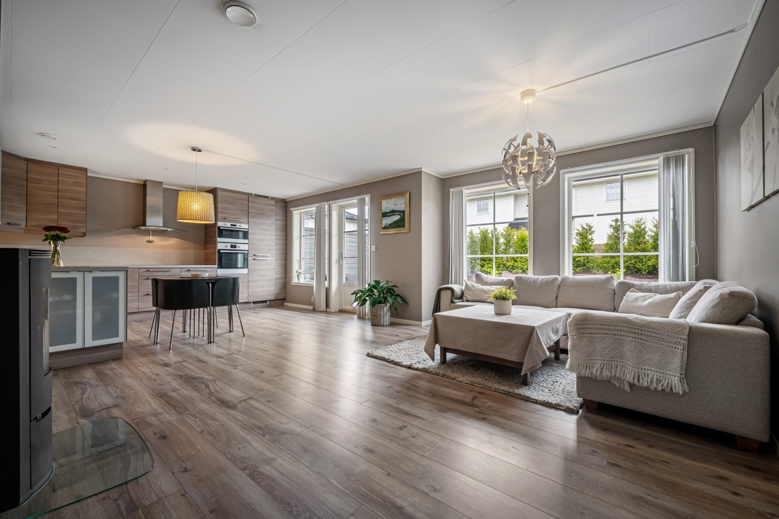 Privatmegleren v/ John Lampe ønsker hjertelig velkommen til Floghaugane 30 Galleribilde