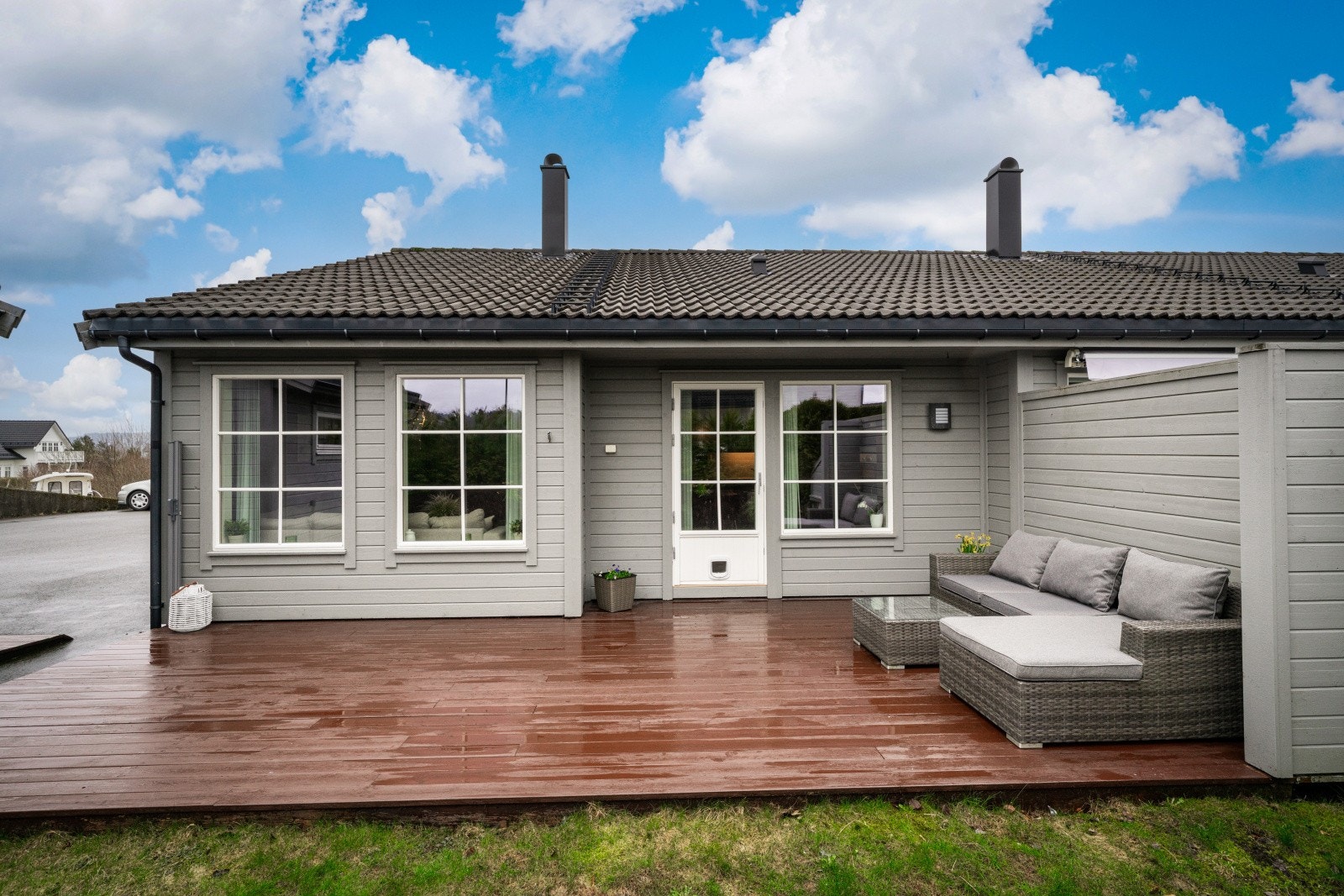 Boligen har også 24 kvm vestvendt terrasse med sol fra tidlig ettermiddag til kveld (midtsommers) Galleribilde