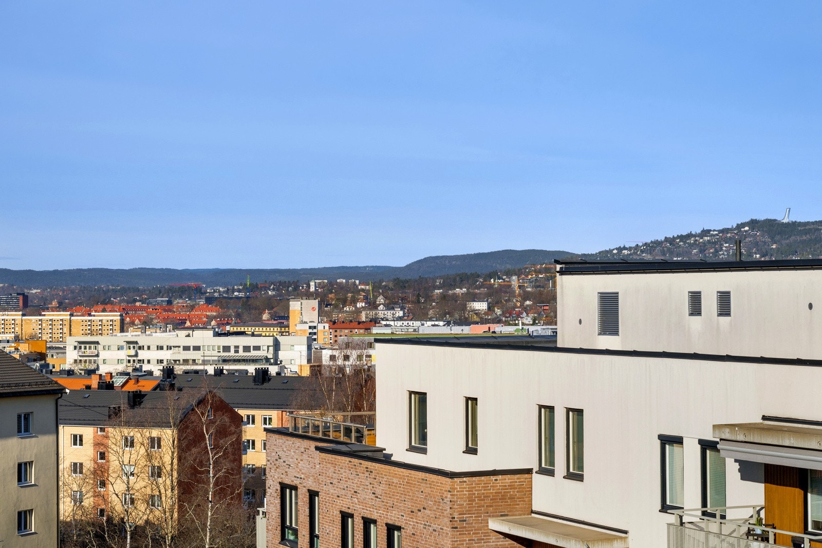 Nydelig utsikt fra terrassen mot Oslo og Oslofjorden. Galleribilde