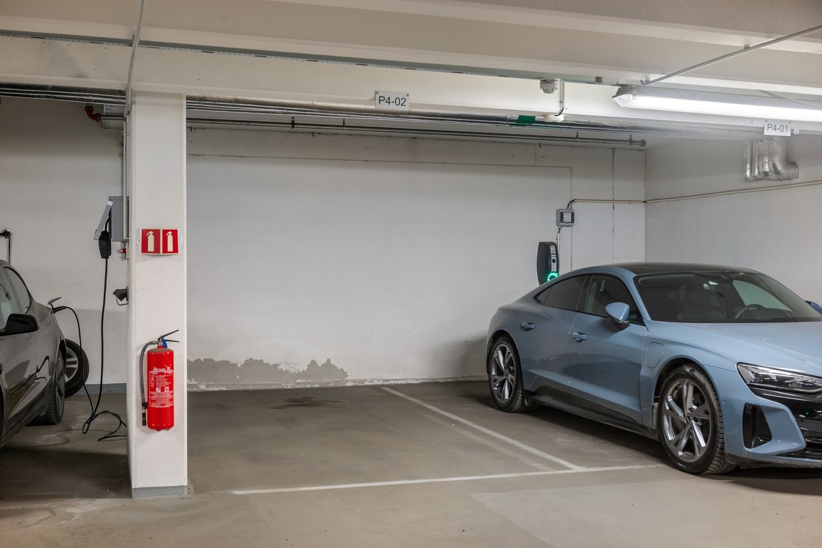 Garasjeplass. Galleribilde