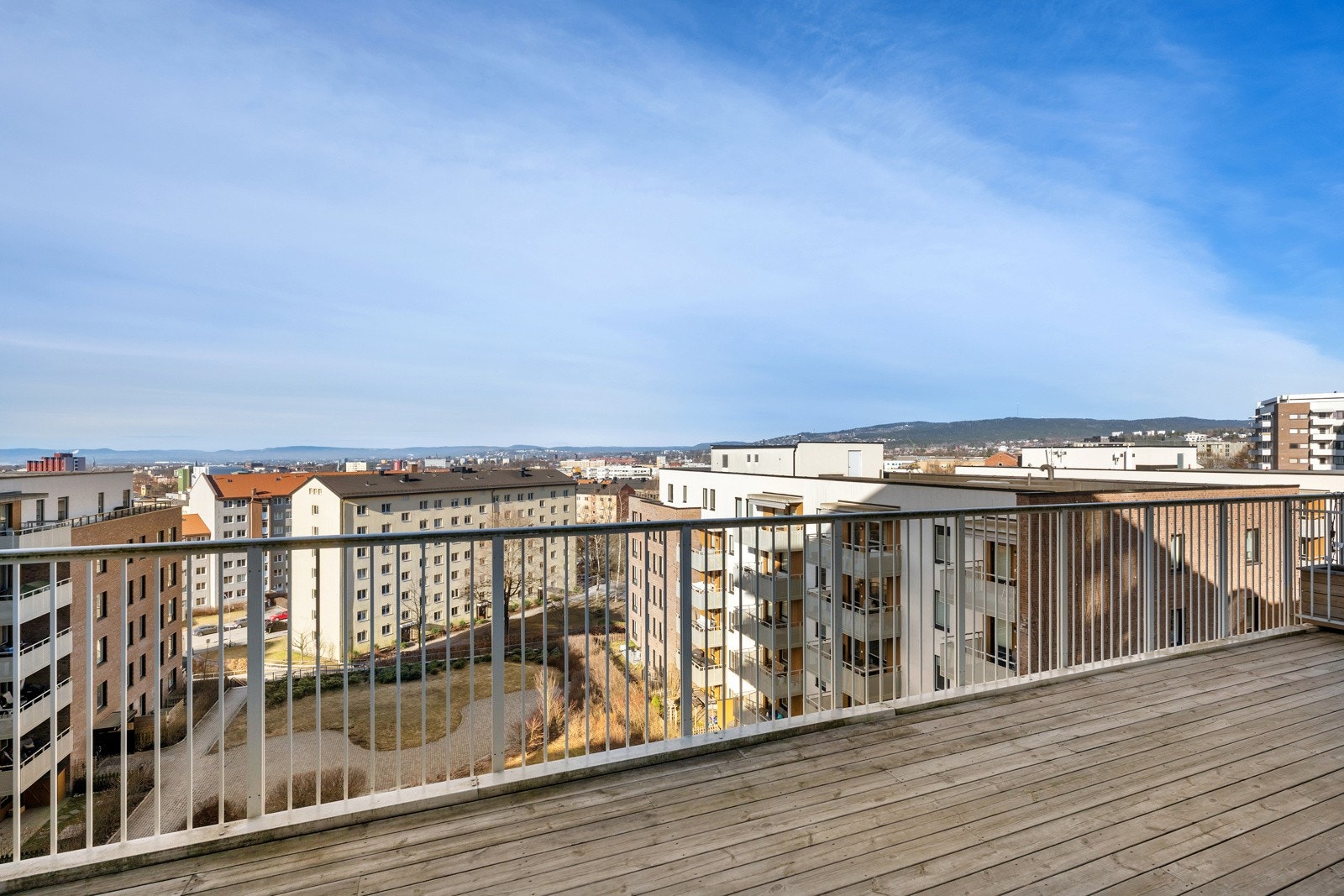 Terrassen på 32 kvm. har optimale solforhold. Galleribilde