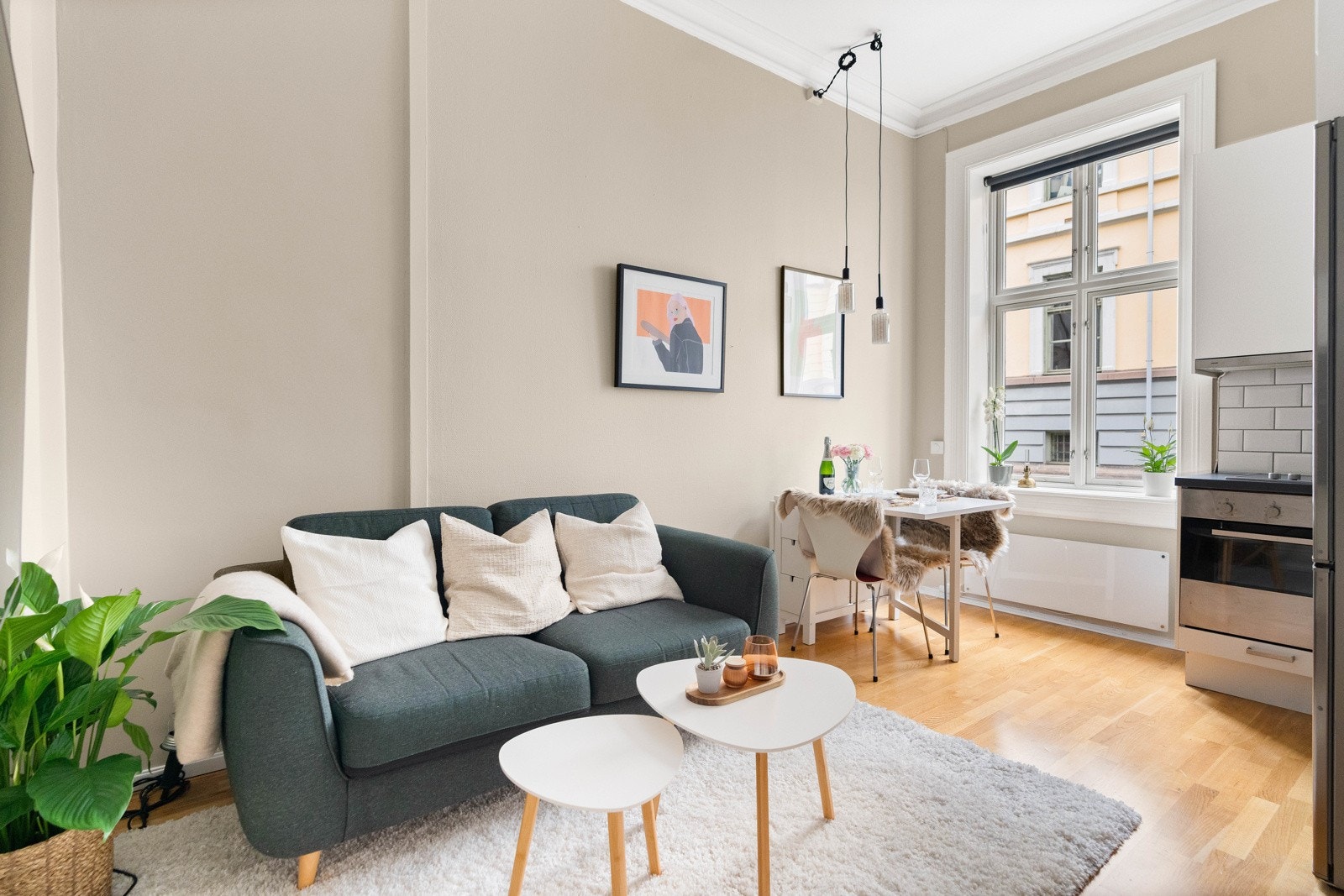 Velkommen til Langes gate 6! En klassisk leilighet med god takhøyde, store vindusposter og god planløsning! Galleribilde