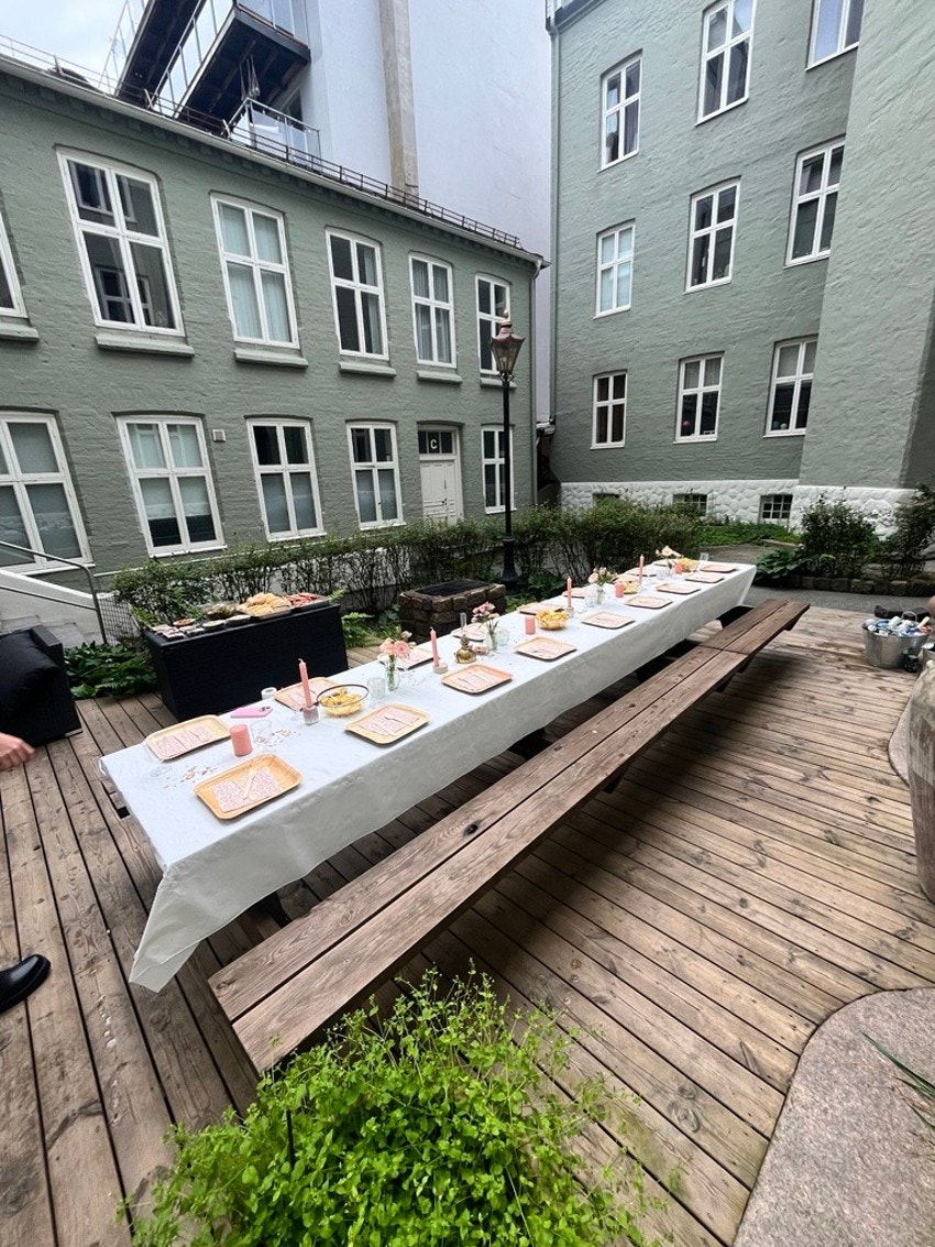 Bakgård. Galleribilde