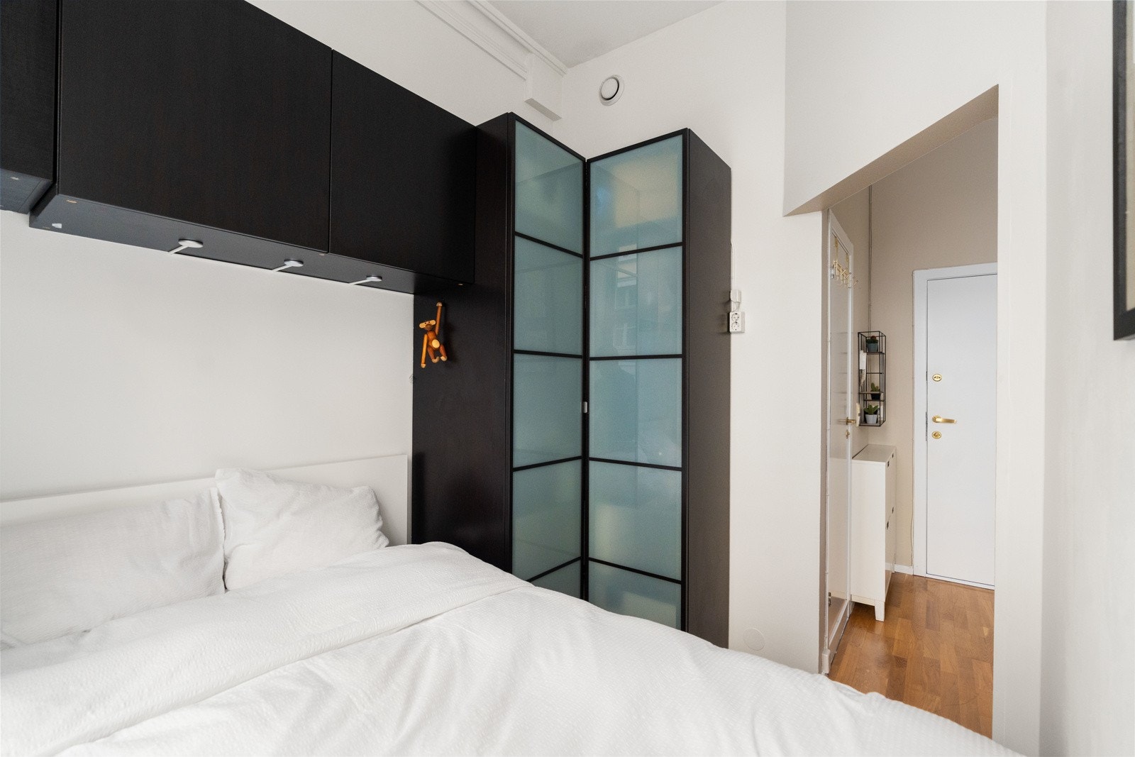 Det eneste som gjenstår for å kalle rommet for soverom, er en dør som knytter rommet og stuen sammen Galleribilde