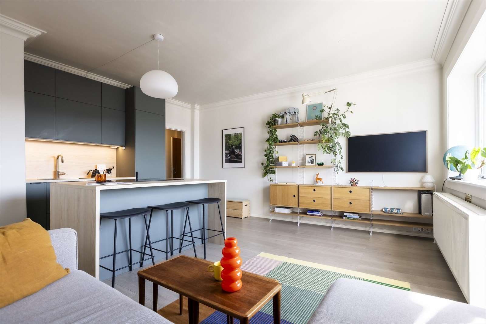 Leiligheten har et delikat IKEA-kjøkken fra 2022. Galleribilde