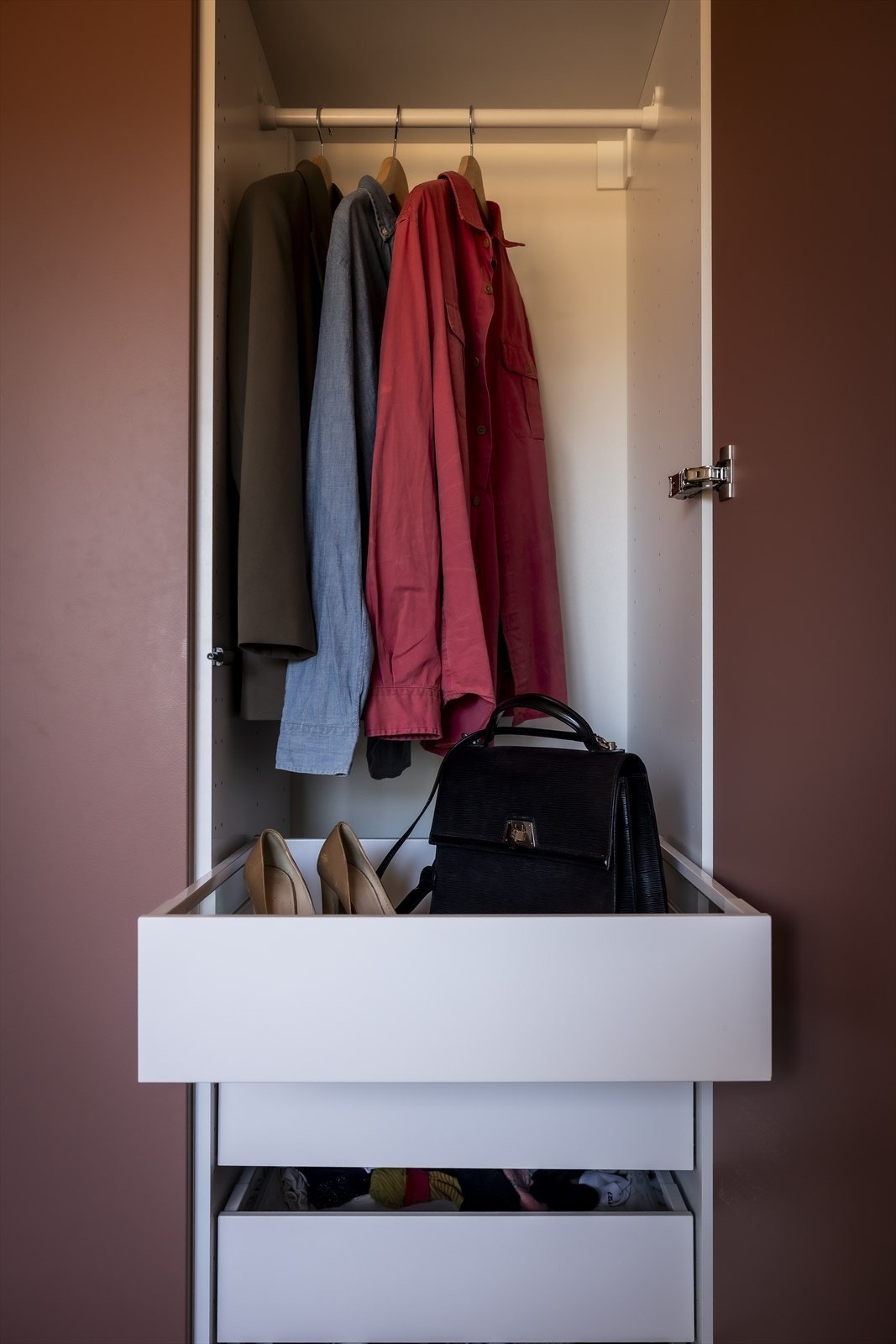 Begge soverom har innebygde garderobeløsninger - Fokus på detaljer er gjennomgående i boligen. Galleribilde