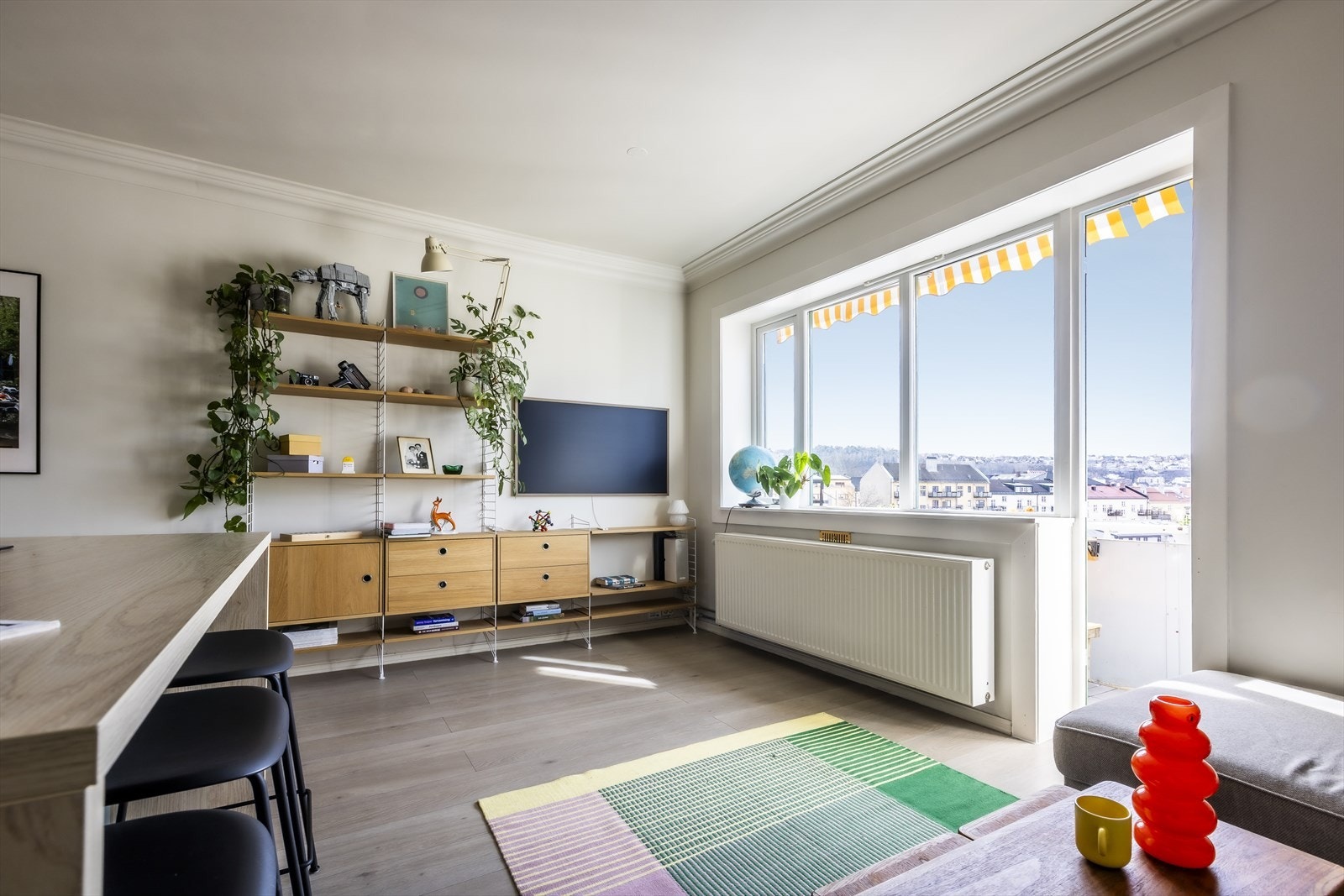 Balkongen skaper en fin forlengelse av stuen på sommerstid. Galleribilde