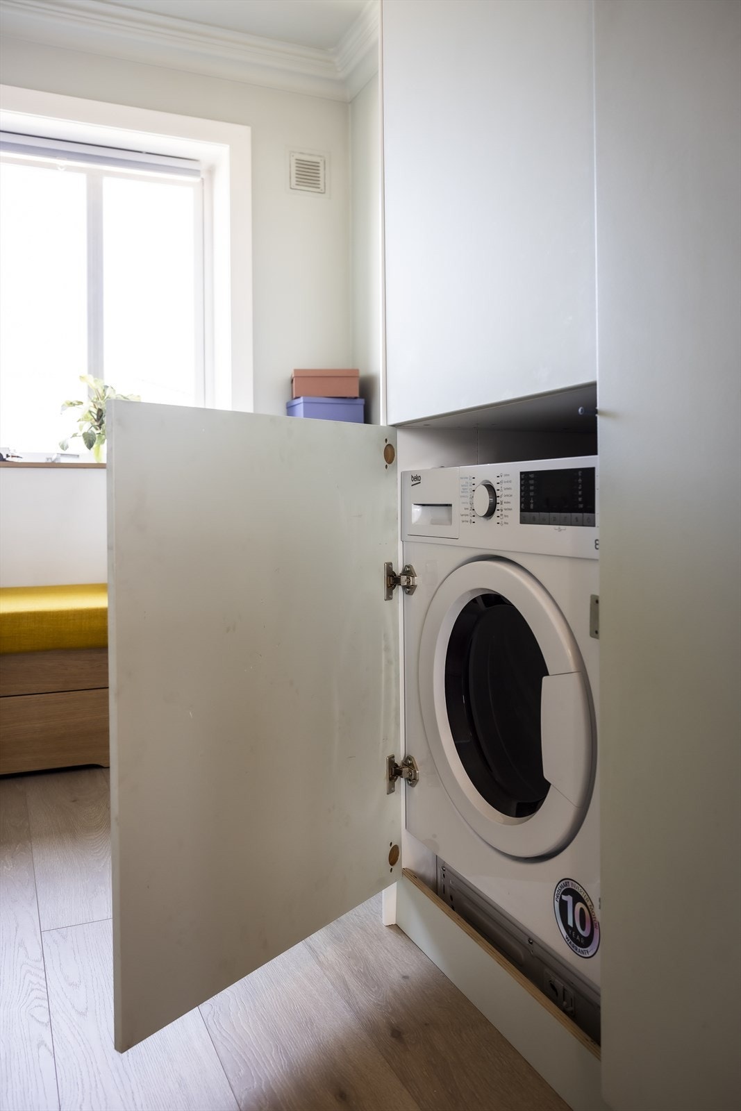 Praktisk og pen nisje for vaskemaskin. Galleribilde