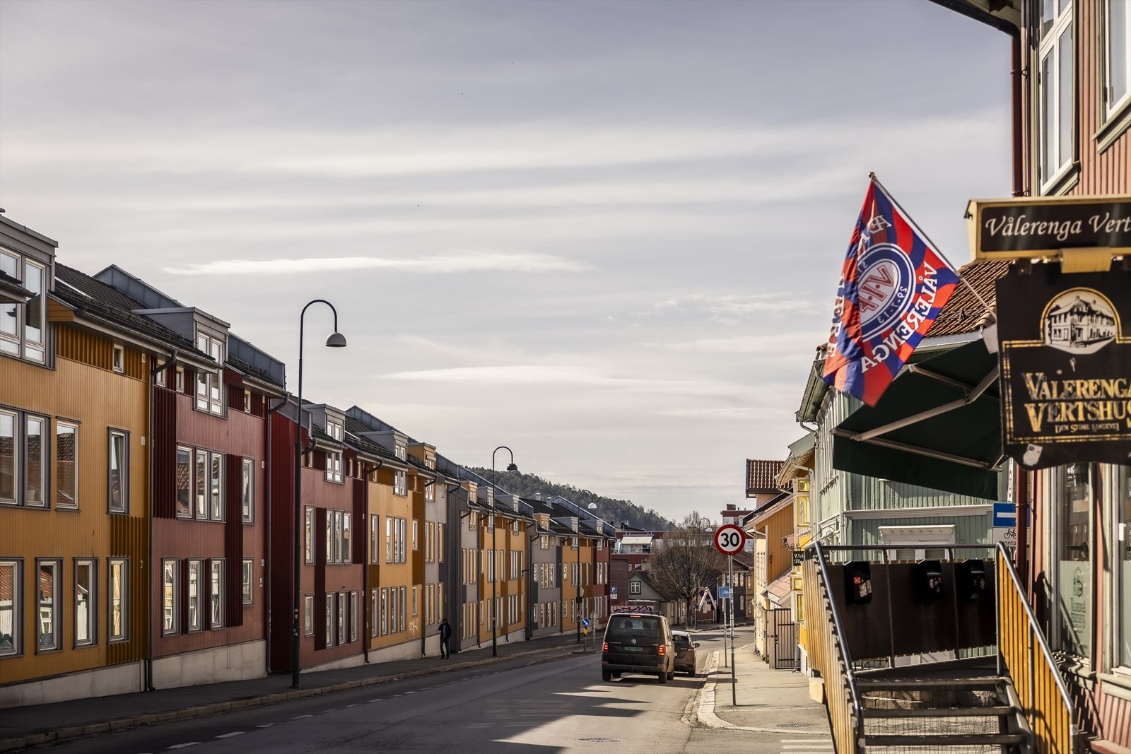Det er umiddelbar nærhet til offentlig kommunikasjon og butikker. Galleribilde
