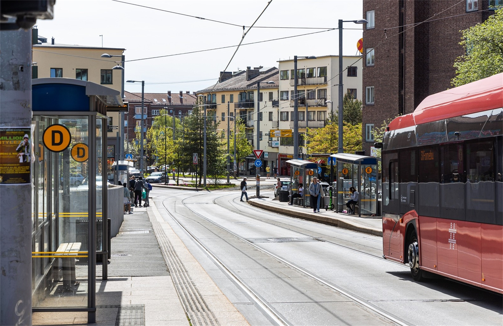 Ca. 4 min gange til Carl Berners plass - et knutepunkt for buss, trikk og t-bane som tar deg i stort sett alle byens retninger. Galleribilde