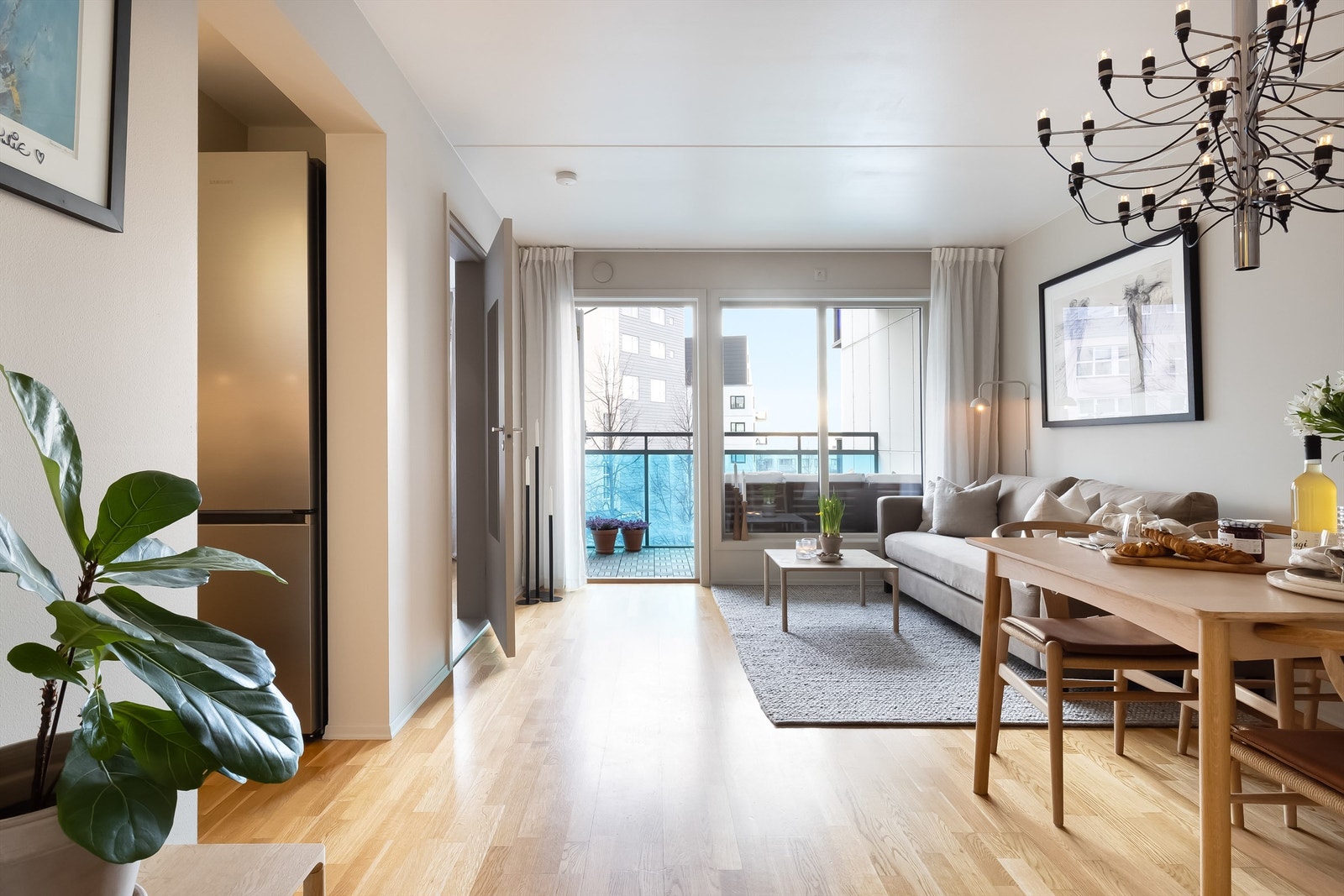 Leiligheten har en god planløsning og ligger høyt og fritt i 4.etg med heisadkomst samt flott utsikt og lite innsyn. Galleribilde