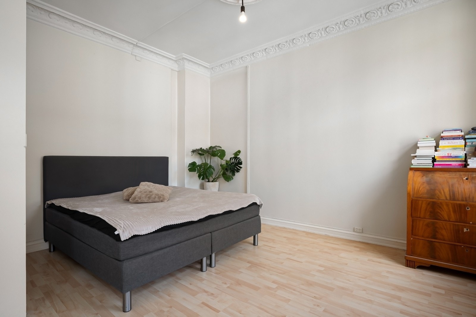 Dette er et rom med stort potensiale og planløsningen kan endres for å lage flere soverom. Galleribilde