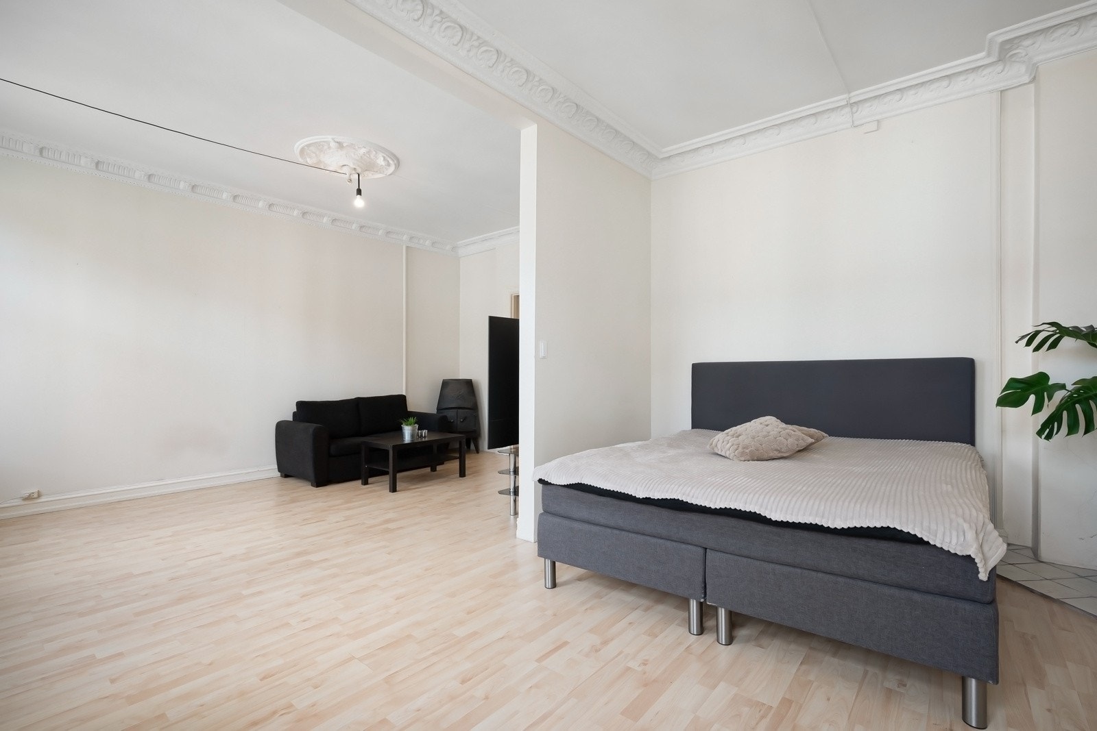 Stuen benyttes i dag som kombinert stue og soverom. Galleribilde