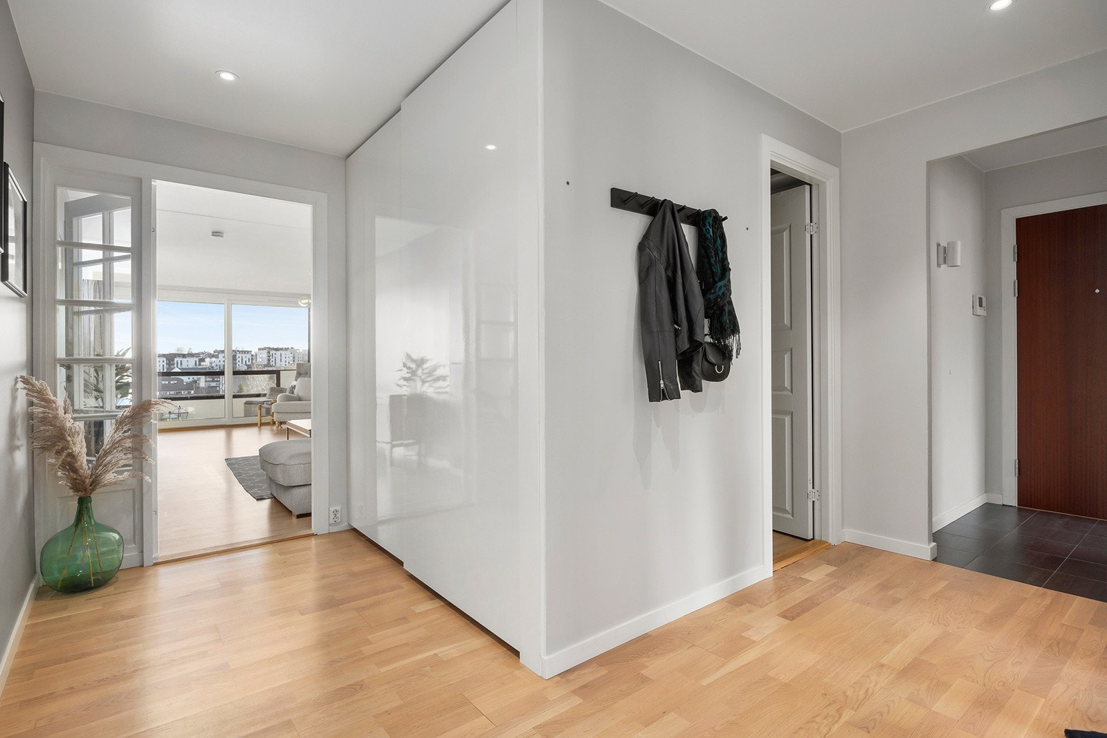 Entré med downlights i tak Galleribilde