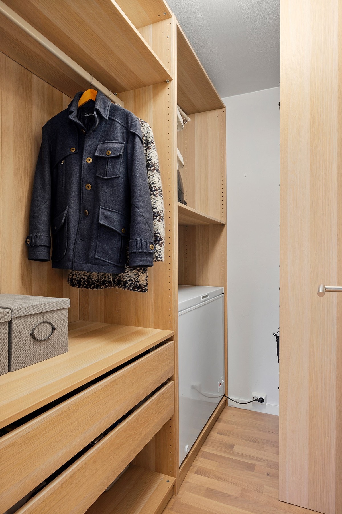 Bod/walk-in colset med adkomst fra entré Galleribilde