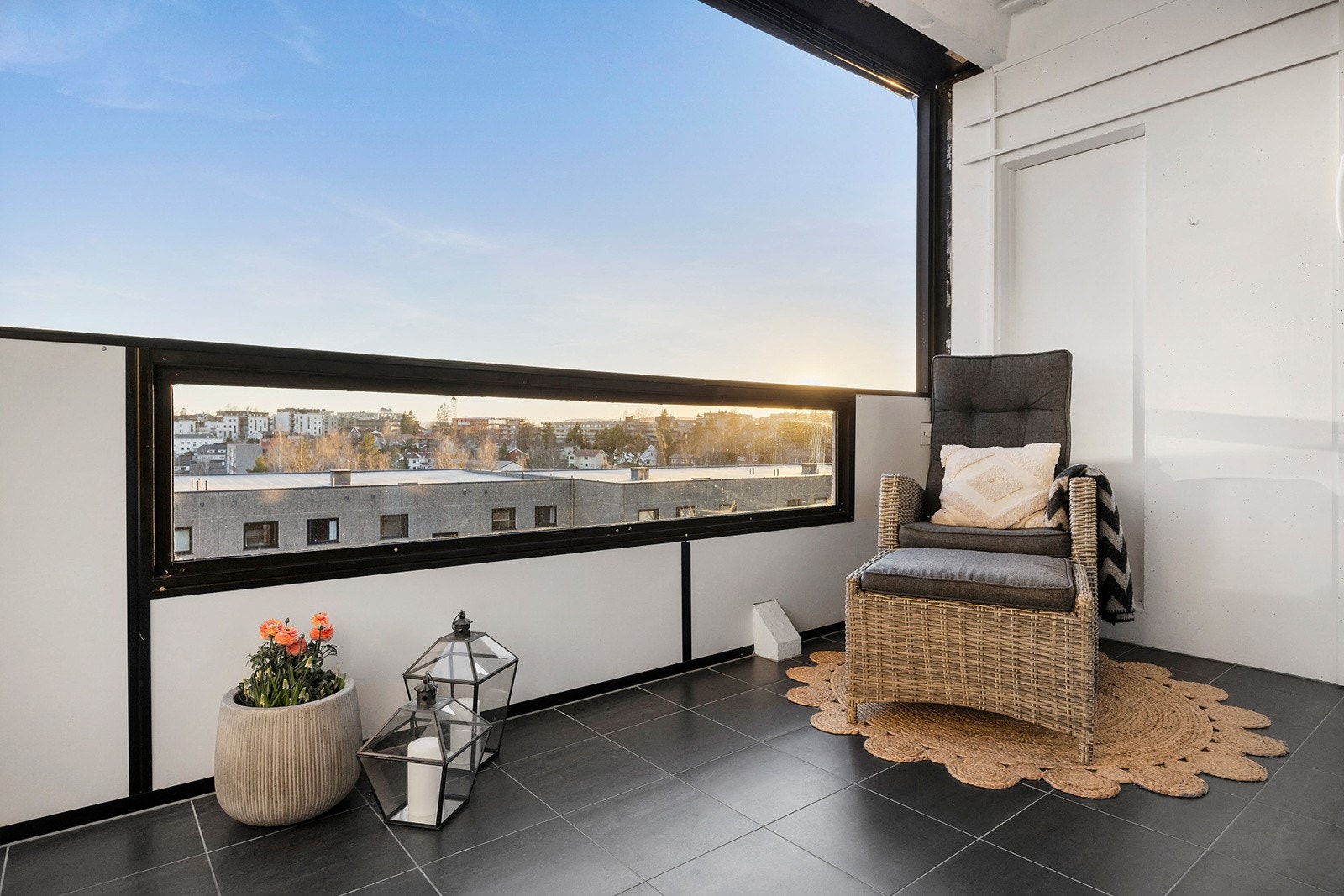 Flott beliggenhet med utsikt og meget gode solforhold Galleribilde