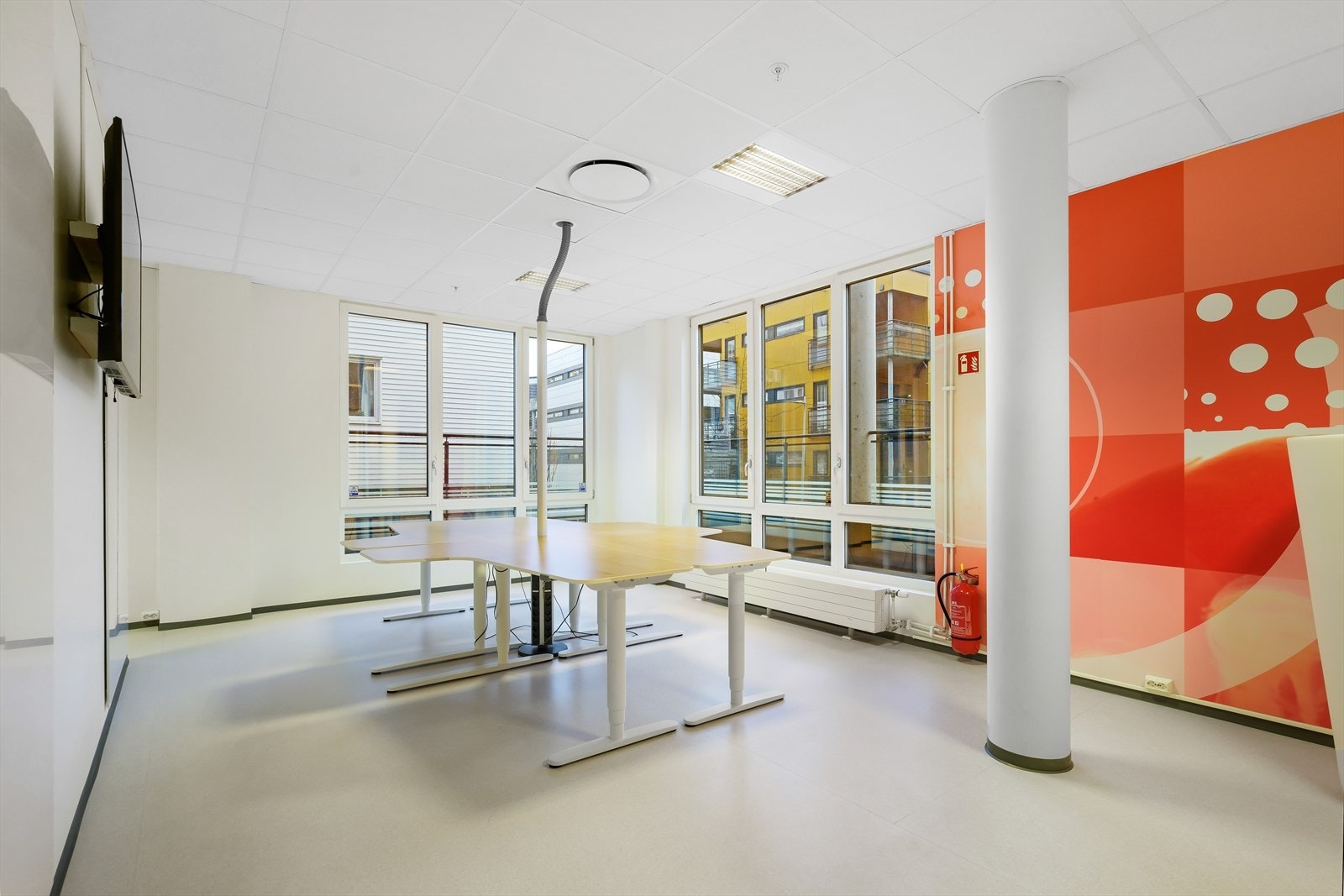 De ledige lokalene (Lokal 2, BTA 359 m²) er innredet med en kombinasjon av landskap og cellekontor. Lokalene tilpasses for ny leietaker Galleribilde