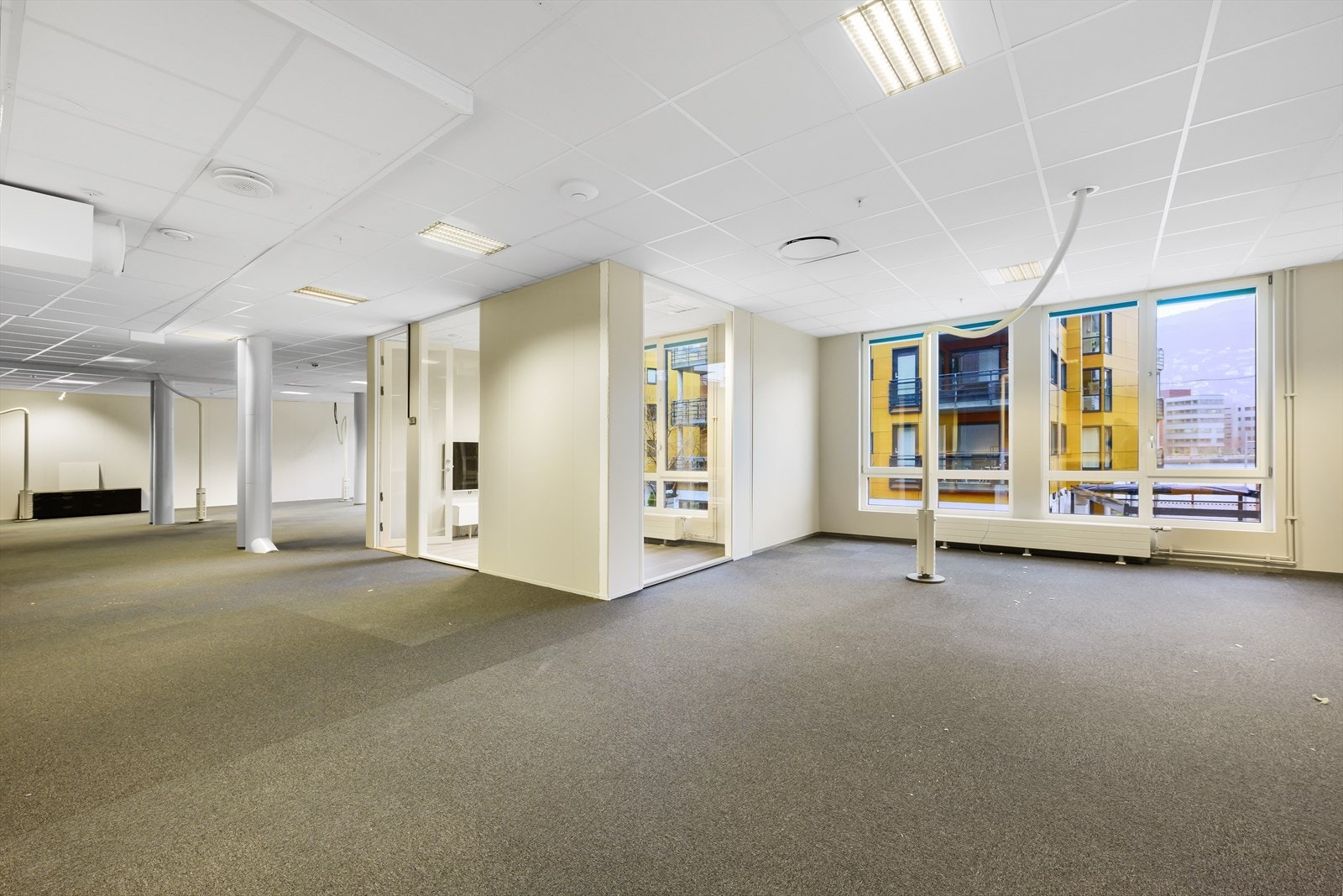 Det ledige lokalet ligger i 2. etg. (Lokale 1, BTA 631 m²) og består hovedsakelig av åpent landskap. Kan tilpasses for ny leietaker Galleribilde