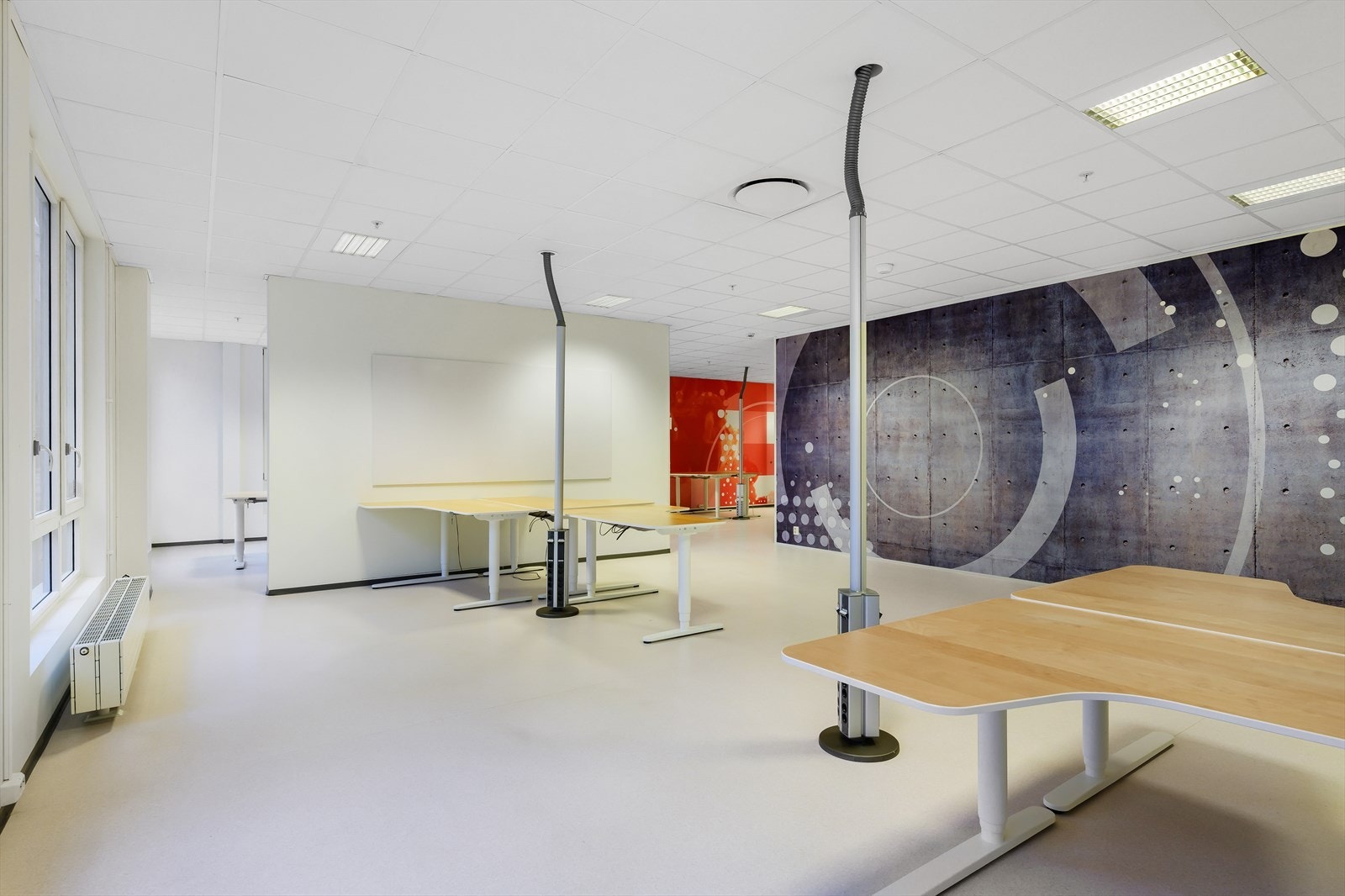 De ledige lokalene (Lokal 2, BTA 359 m²) er innredet med en kombinasjon av landskap og cellekontor. Lokalene tilpasses for ny leietaker Galleribilde