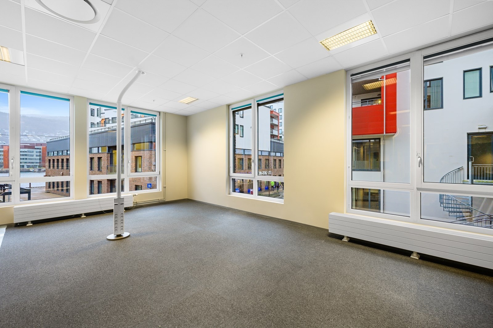 Det ledige lokalet ligger i 2. etg. (Lokale 1, BTA 631 m²) og består hovedsakelig av åpent landskap. Kan tilpasses for ny leietaker Galleribilde