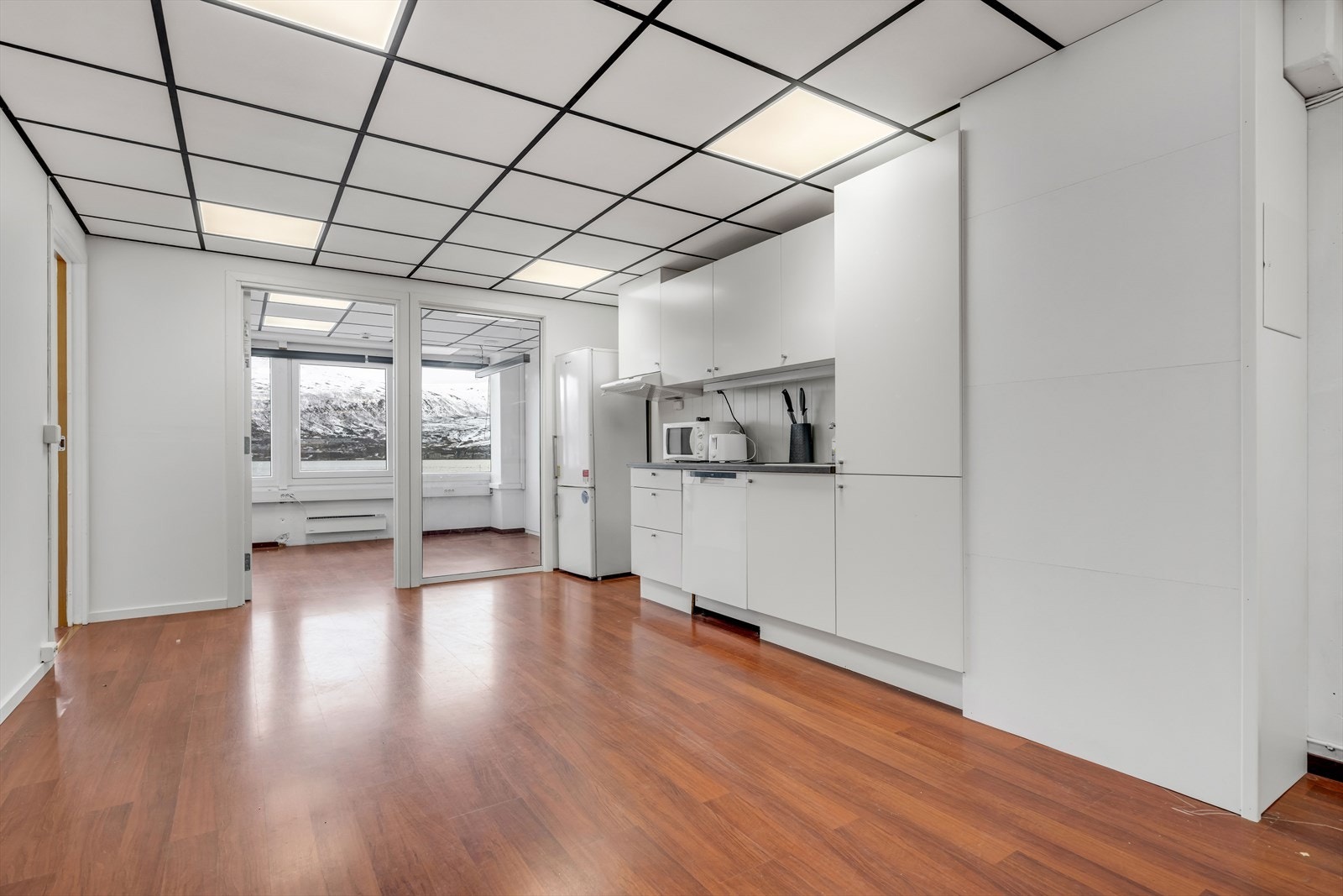 Fine kontorer på gateplan Ringvegen Galleribilde