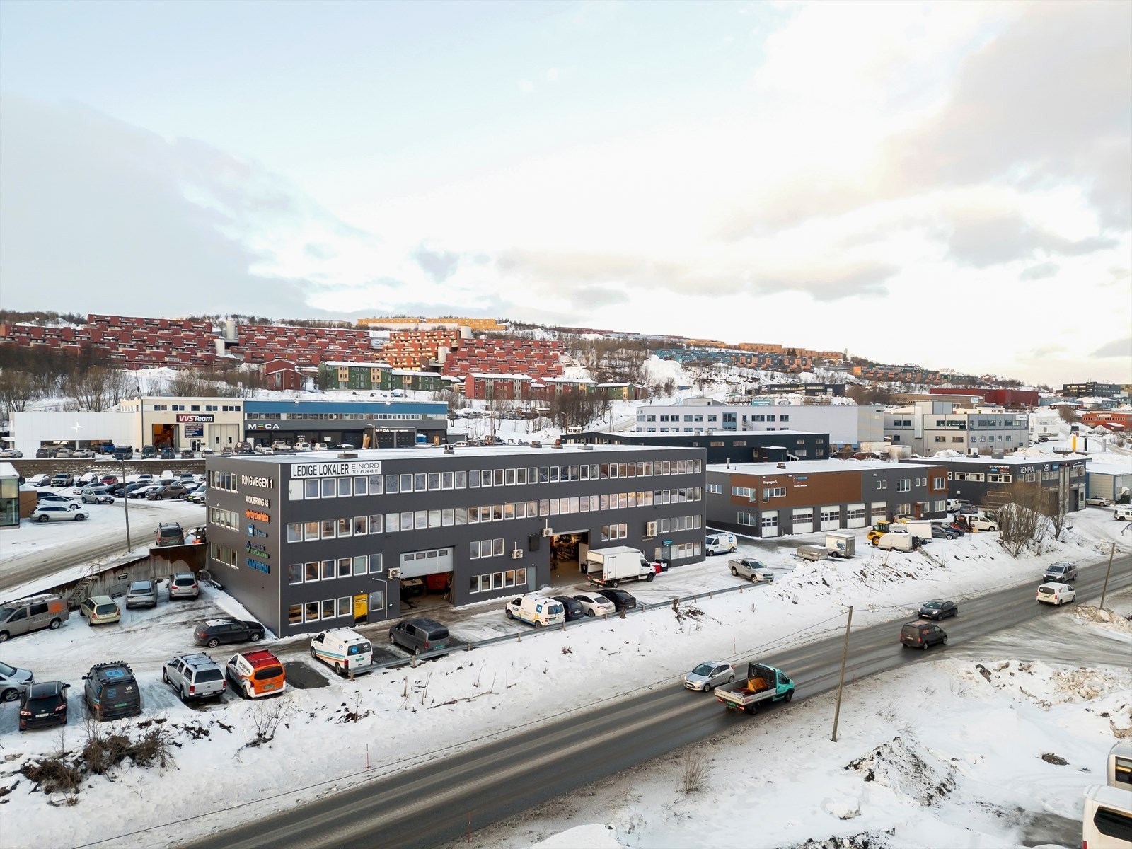 Moderne bygg med flott beliggenhet Galleribilde