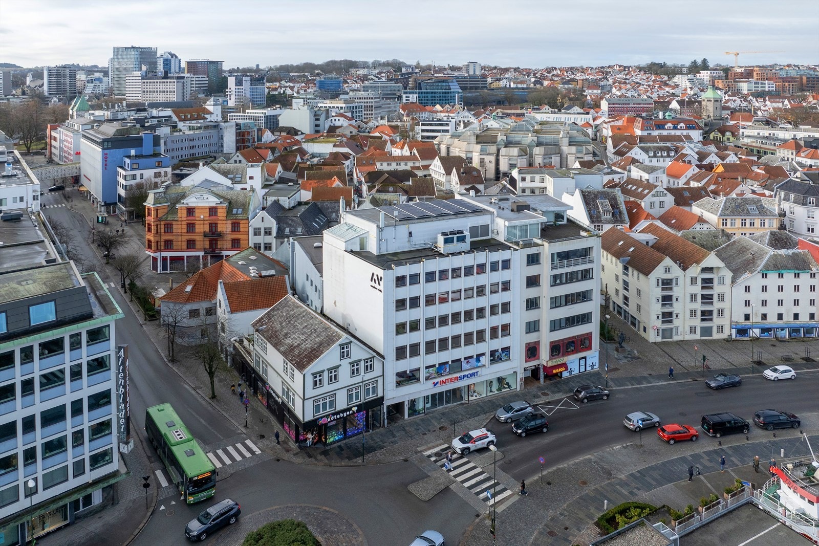 Sentralt beliggende med nærhet til byliv og butikker. Galleribilde