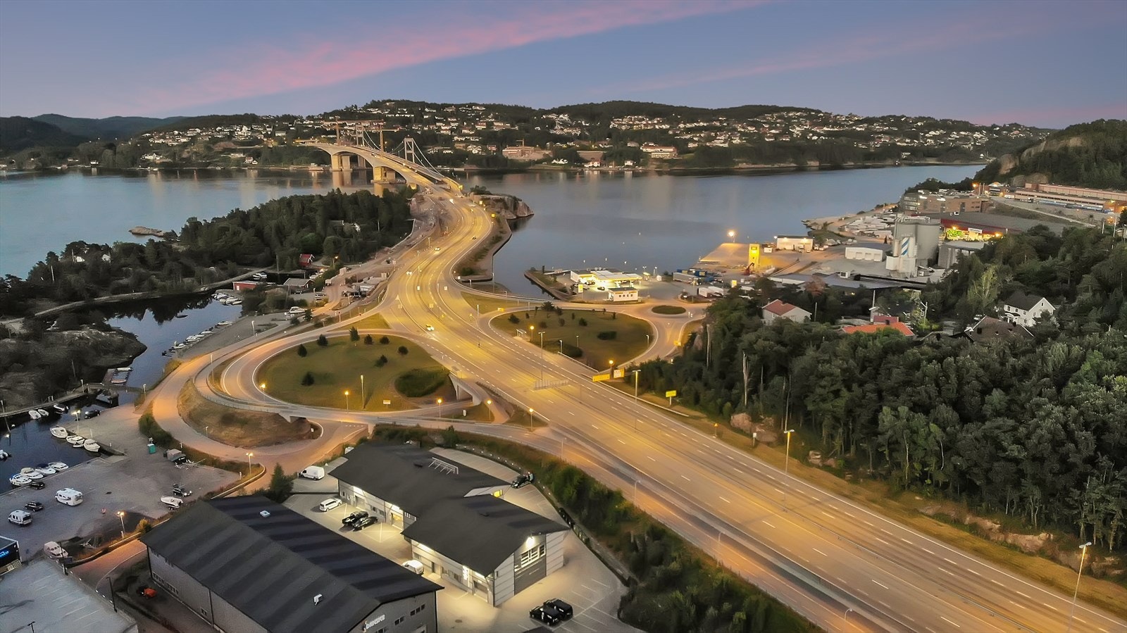 Dronebilde over Narviga og Vige Galleribilde