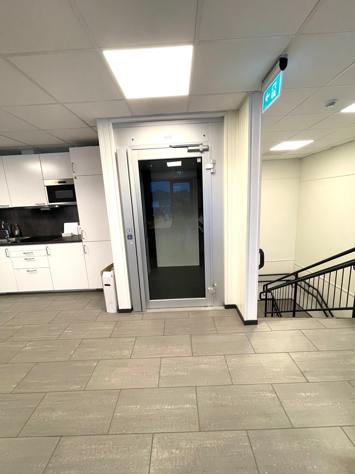 Heis opp til fellesareal. Galleribilde
